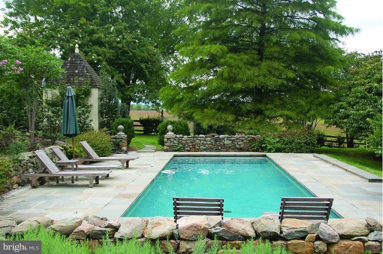 HUNTING HILL FARMS - Residential