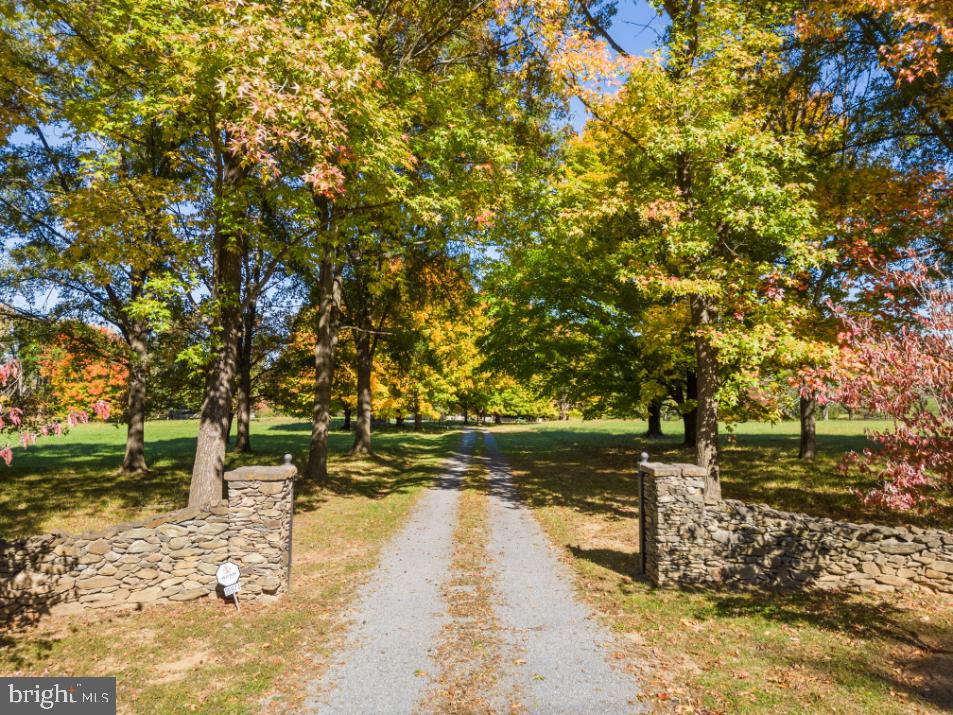 HUNTING HILL FARMS - Residential