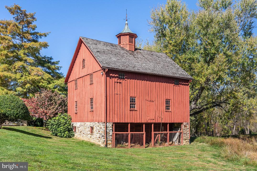 HUNTING HILL FARMS - Residential