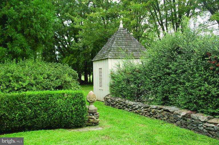 HUNTING HILL FARMS - Residential