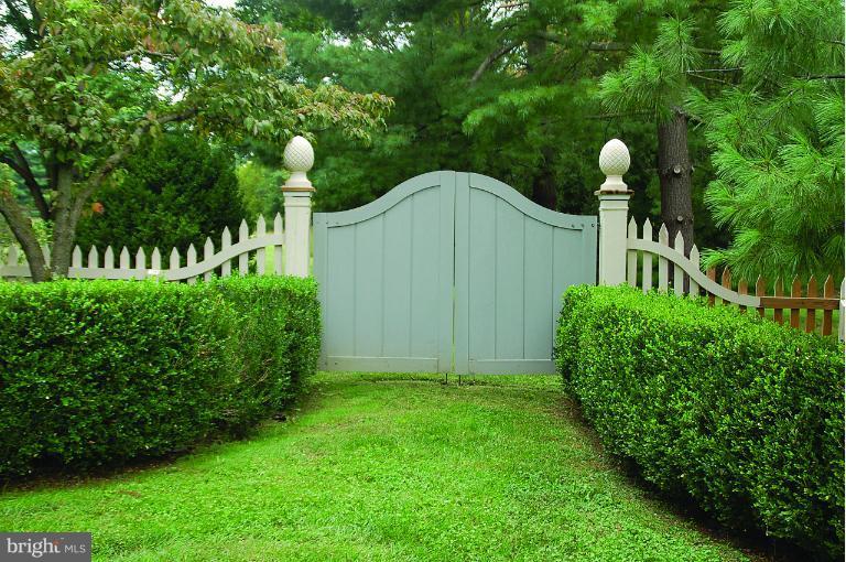 HUNTING HILL FARMS - Residential