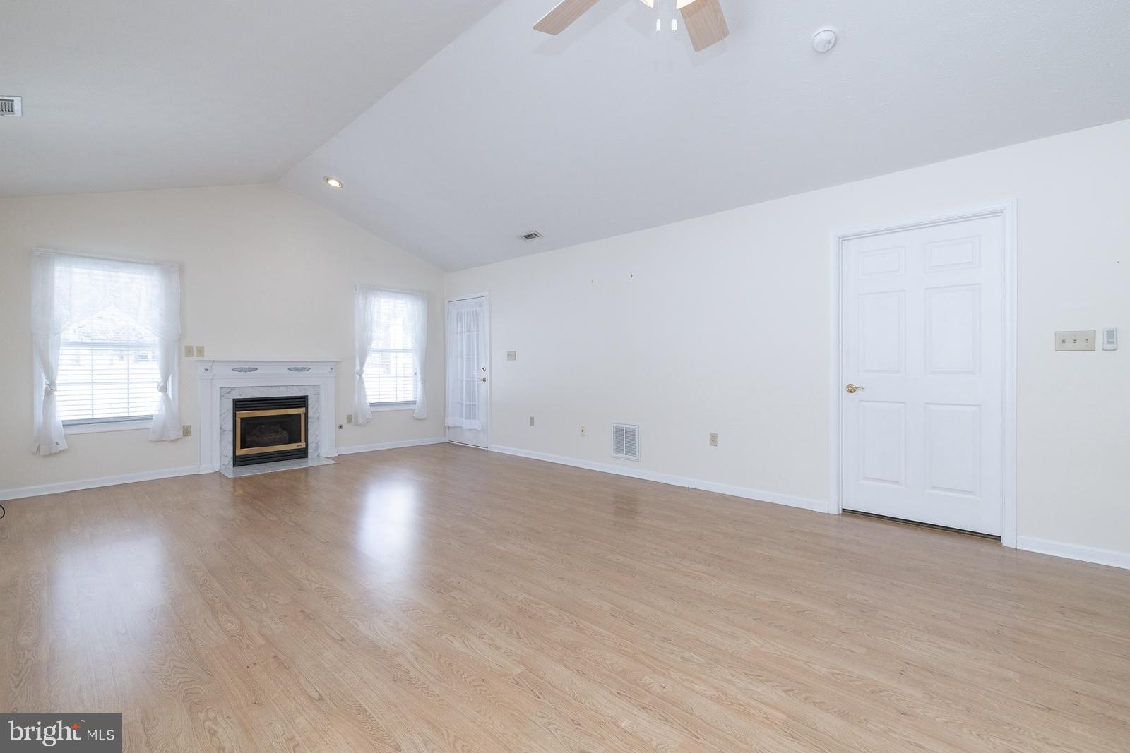 WILLOW LAWN COTTAGES - Residential