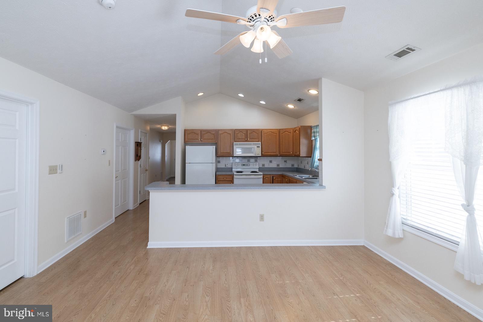 WILLOW LAWN COTTAGES - Residential