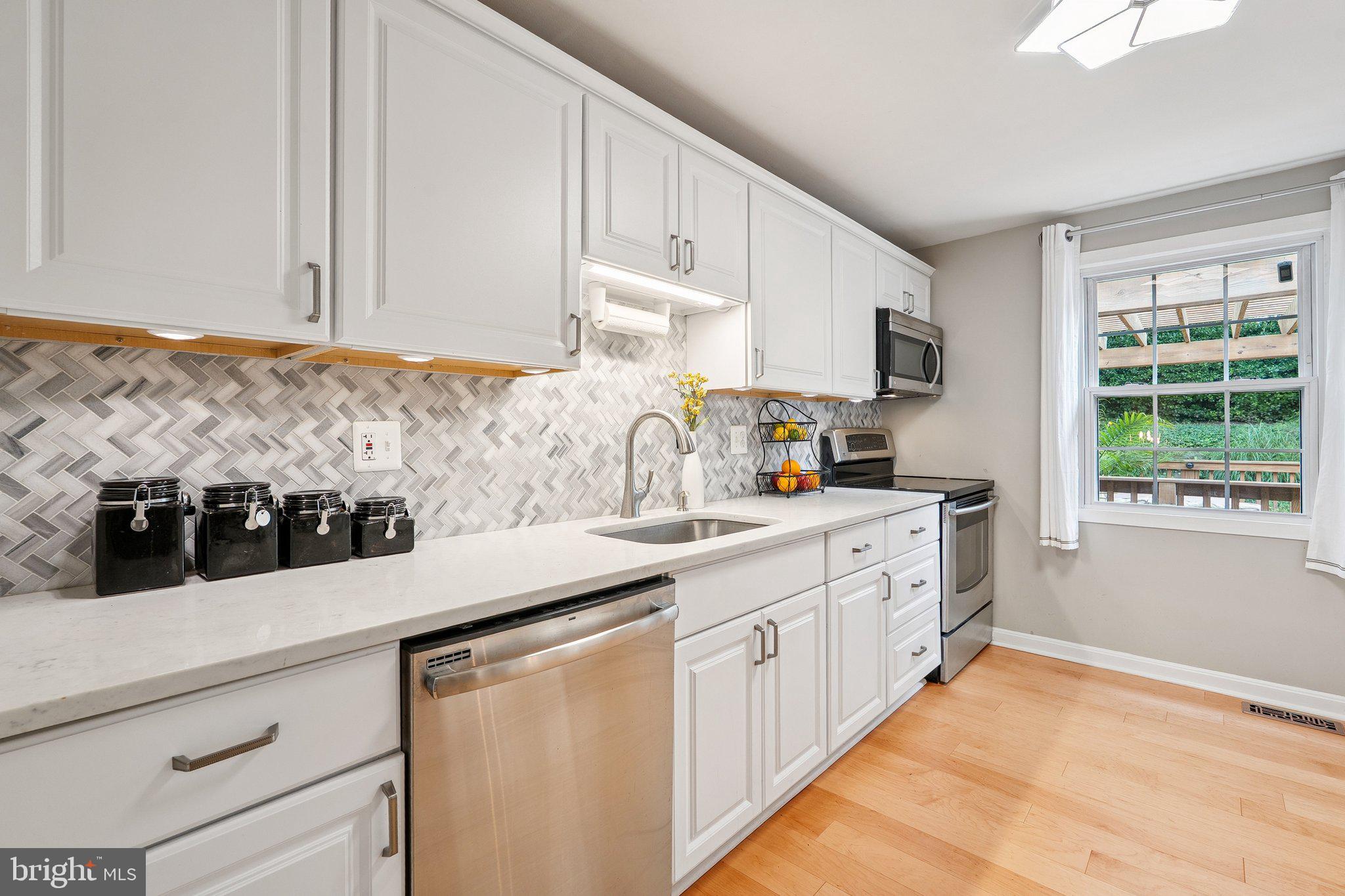 FOX MILL ESTATES - Residential