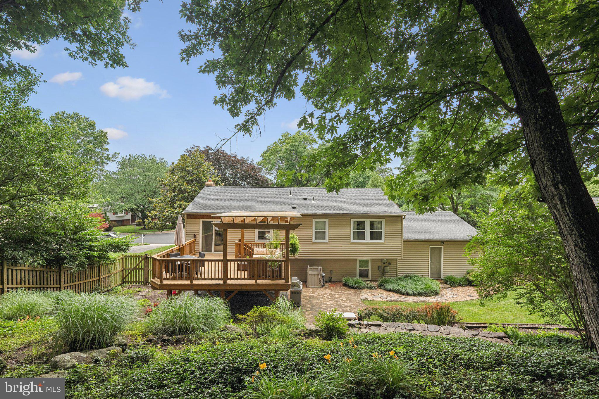 FOX MILL ESTATES - Residential