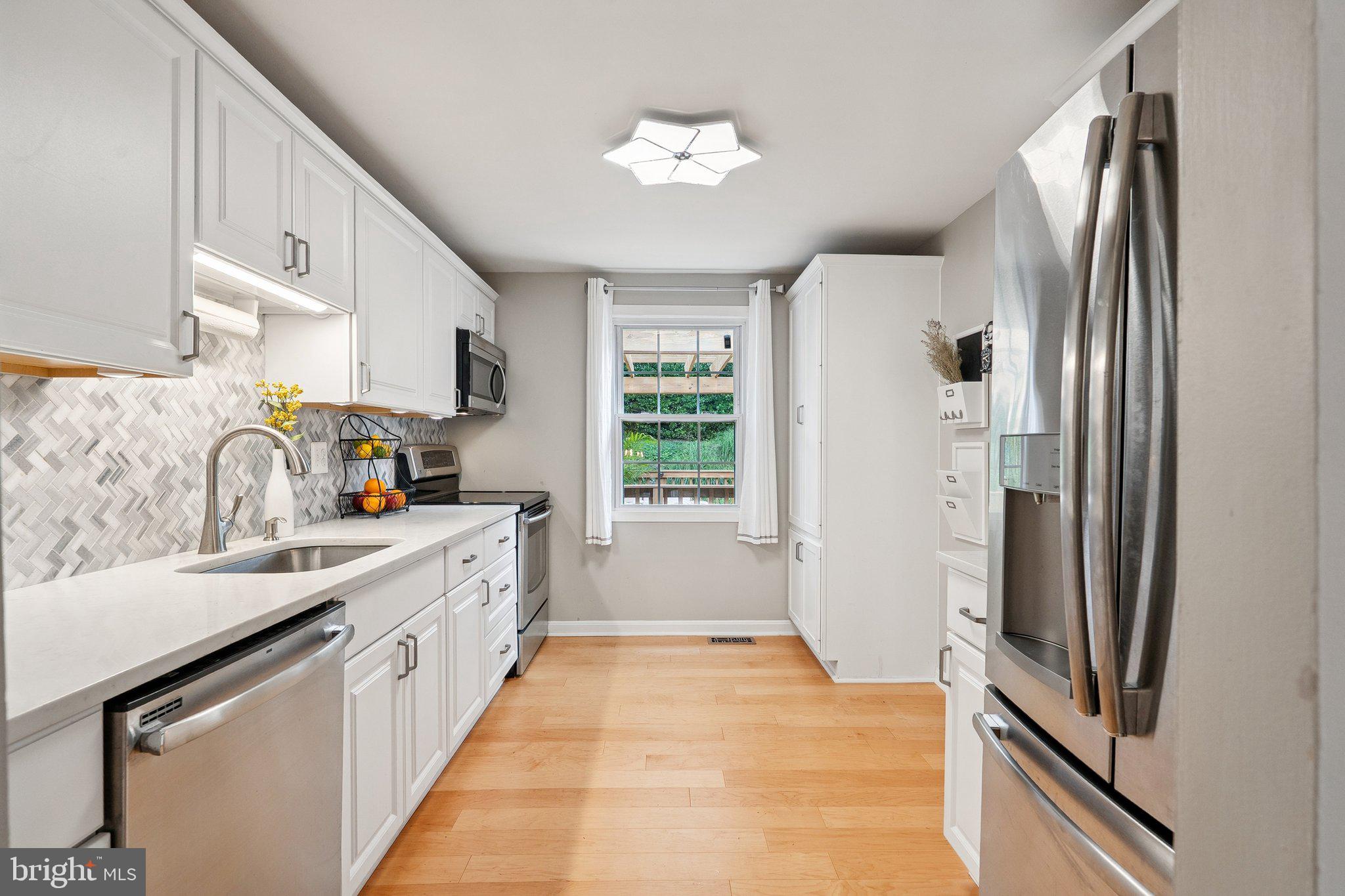 FOX MILL ESTATES - Residential