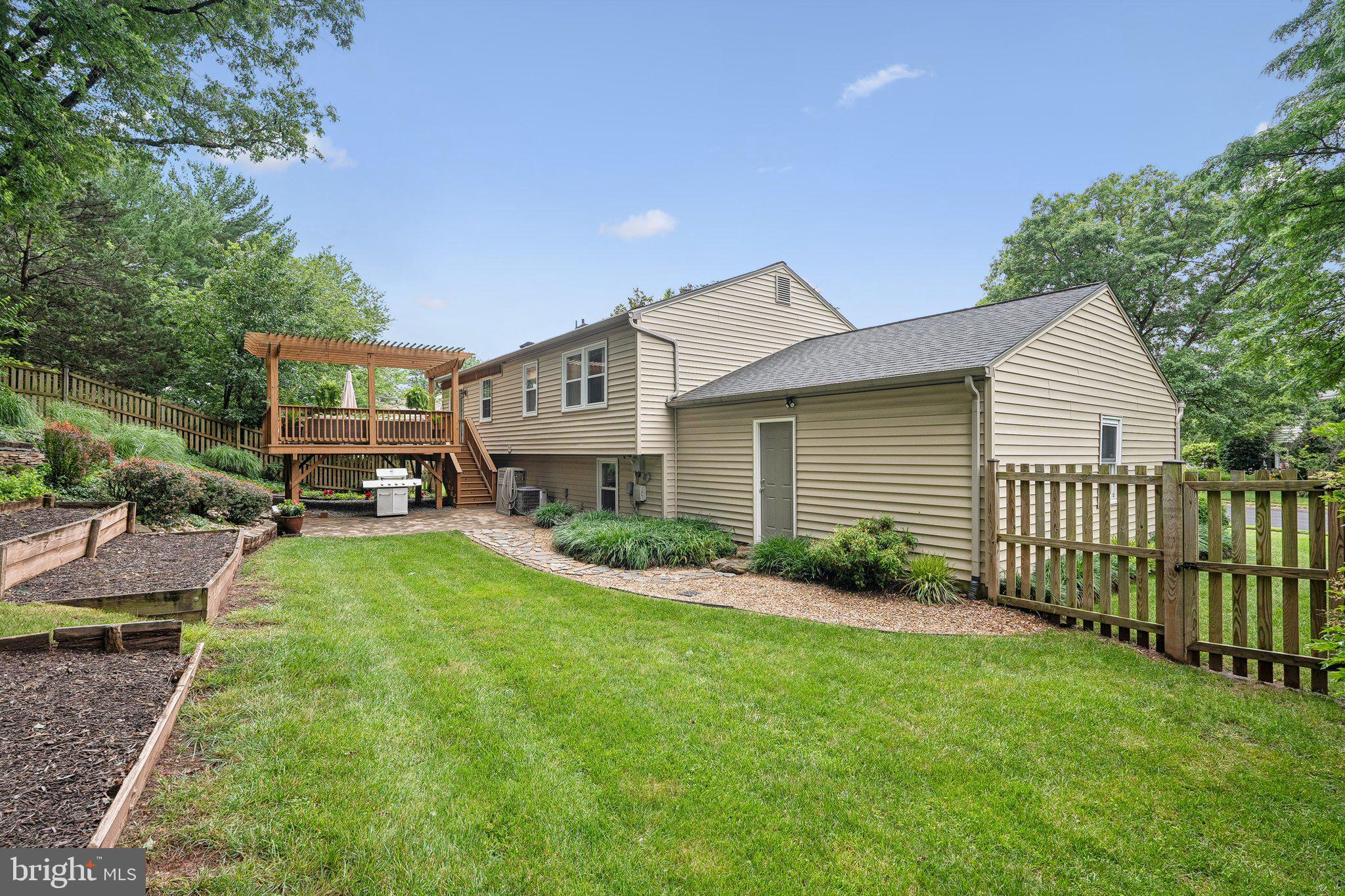 FOX MILL ESTATES - Residential