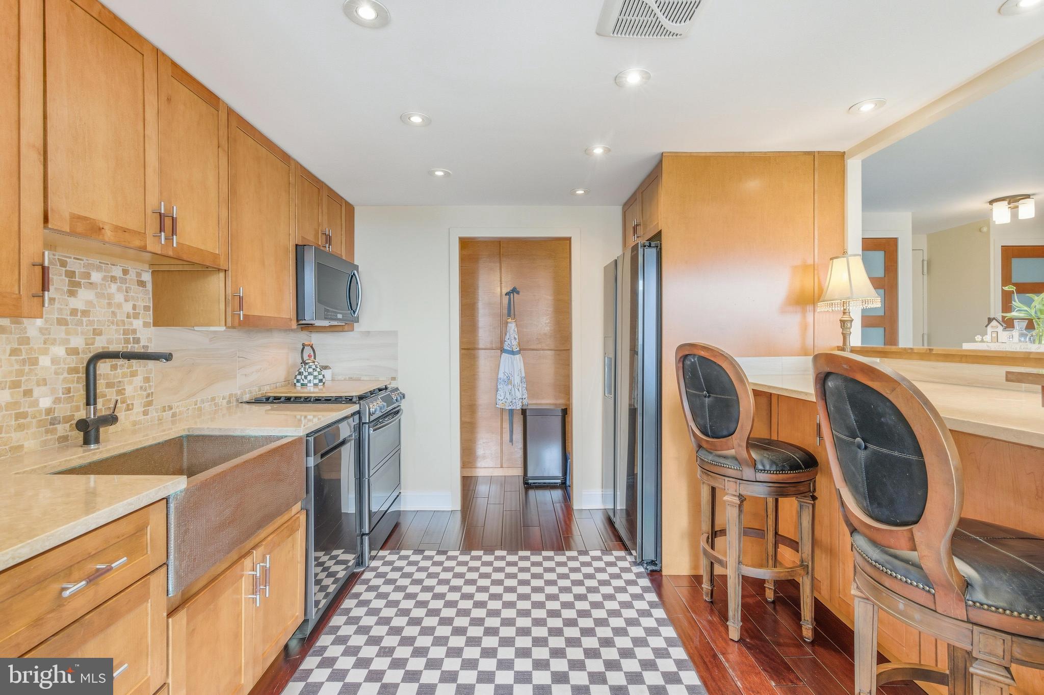 AVENUE OF THE ARTS - Residential