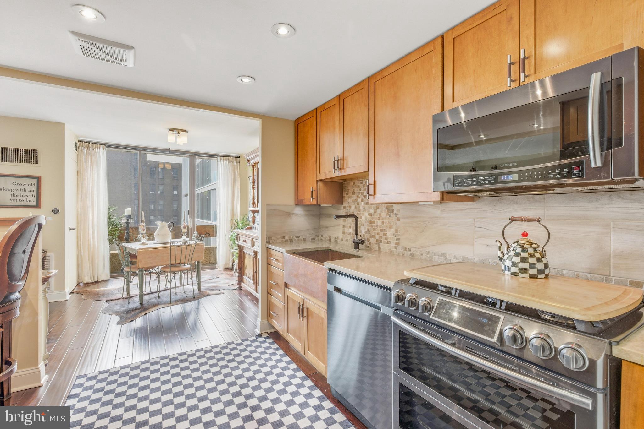 AVENUE OF THE ARTS - Residential