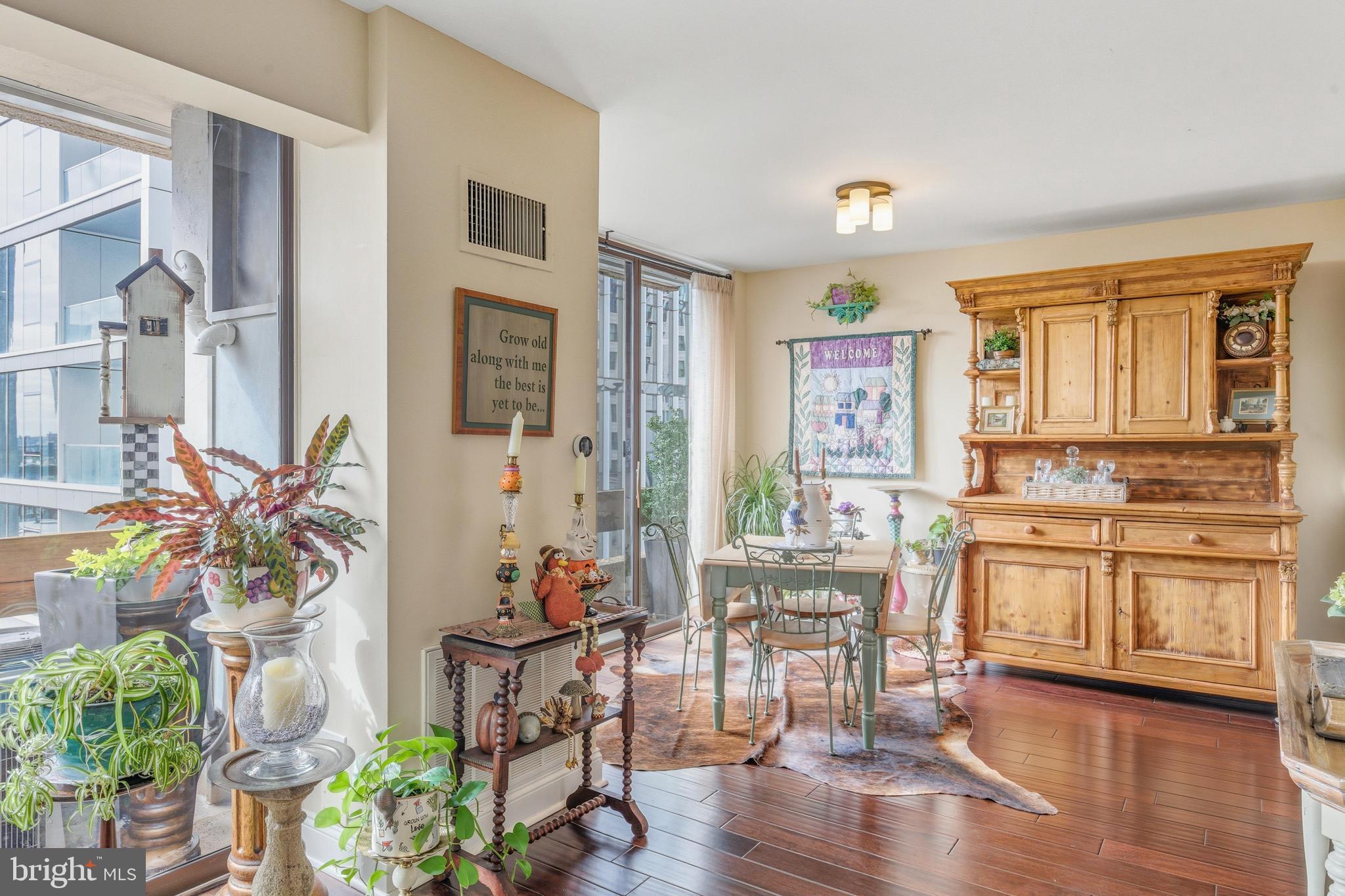 AVENUE OF THE ARTS - Residential