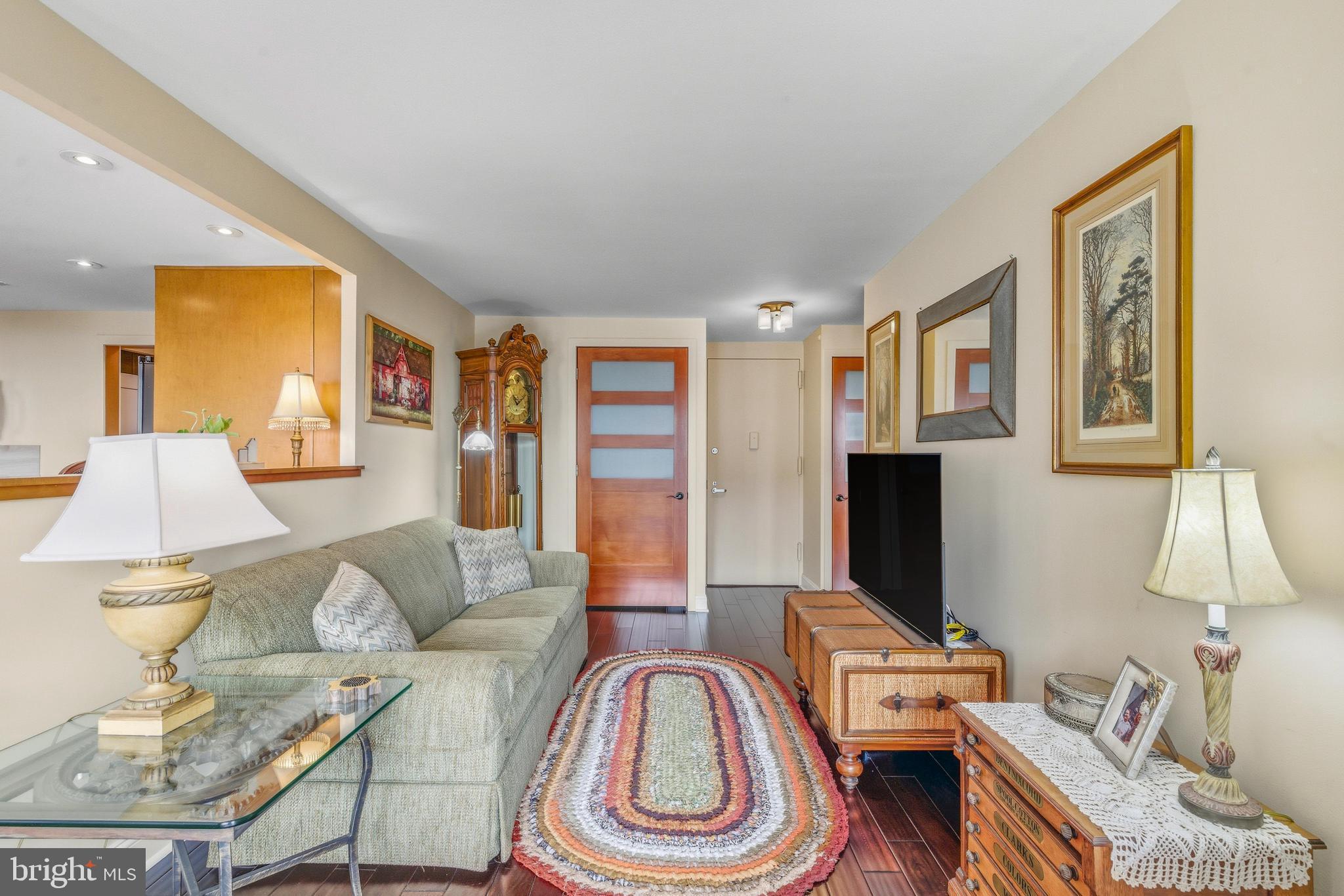 AVENUE OF THE ARTS - Residential