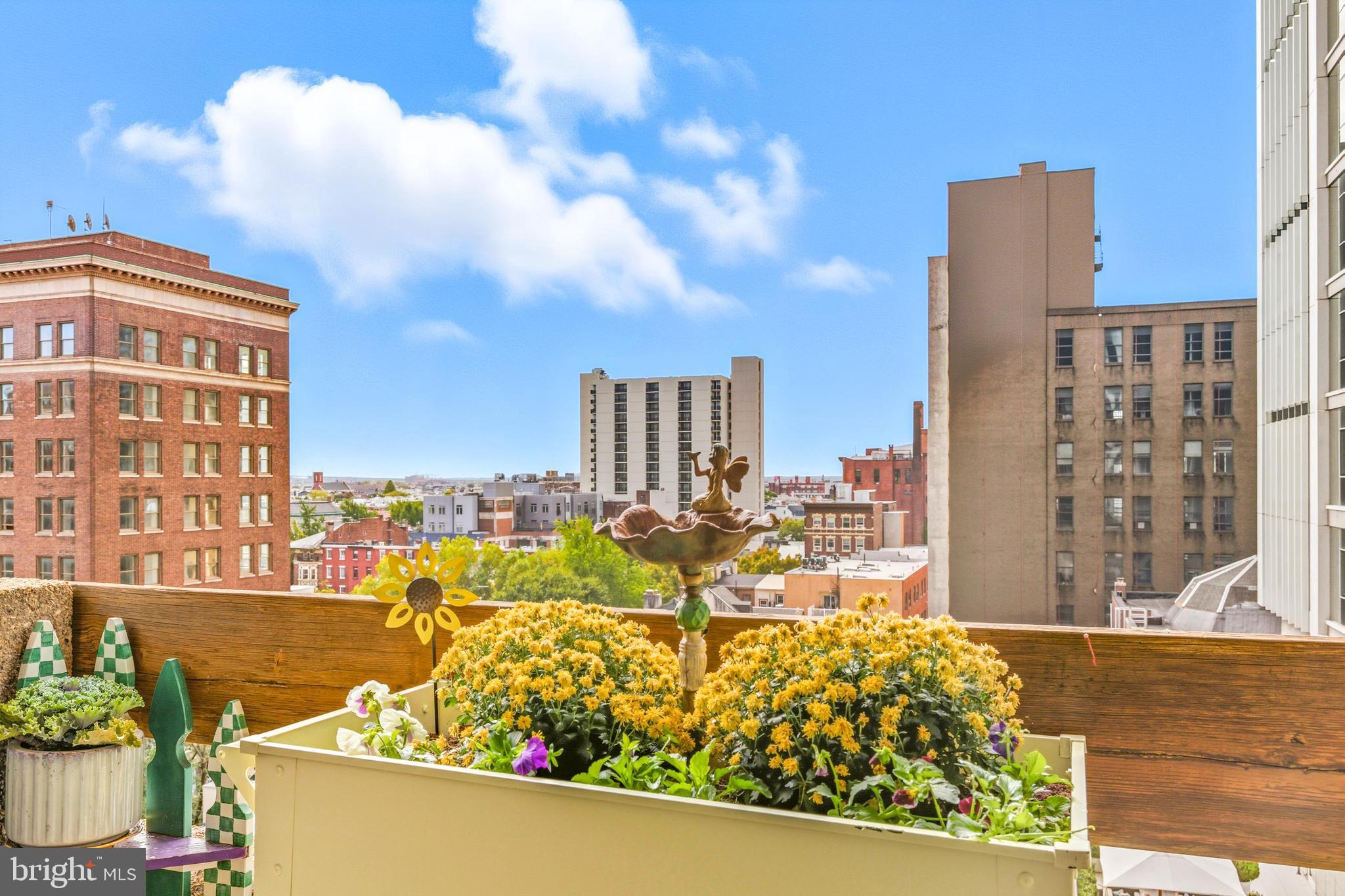 AVENUE OF THE ARTS - Residential