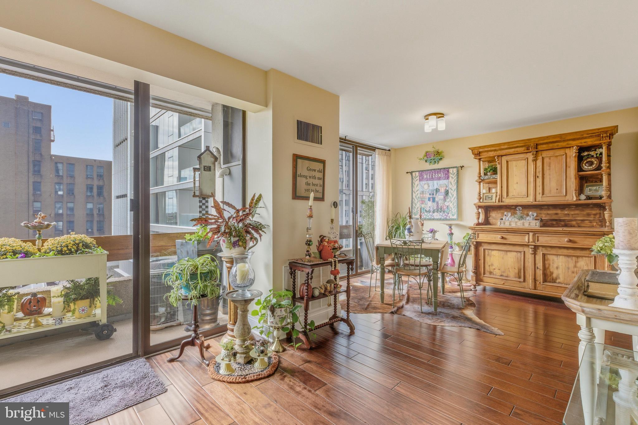 AVENUE OF THE ARTS - Residential