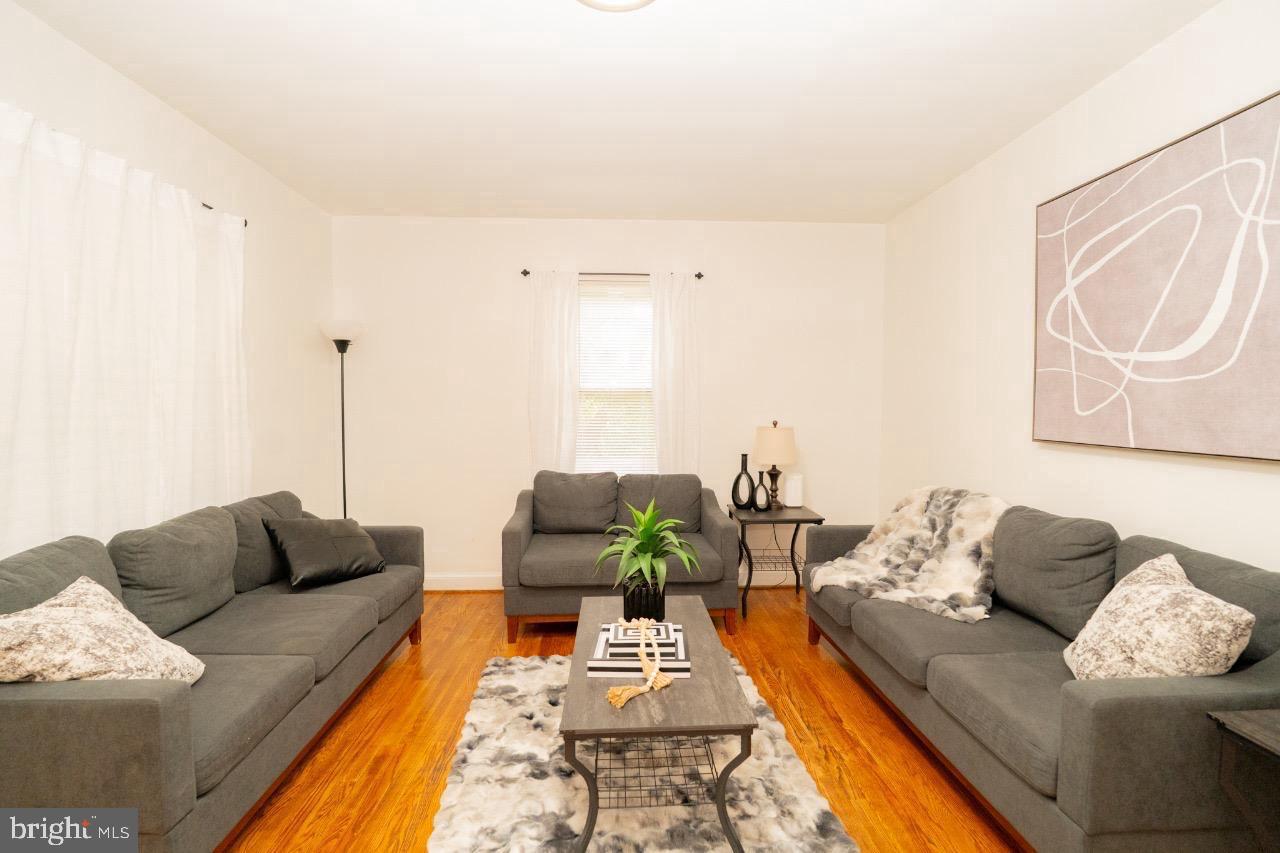 1037 16TH STREET S