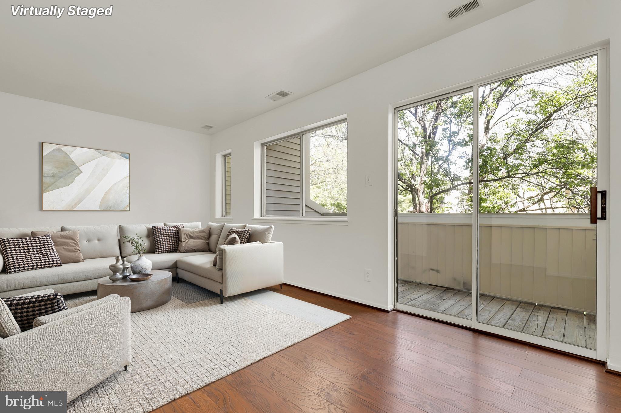 FARMINGDALE - Residential