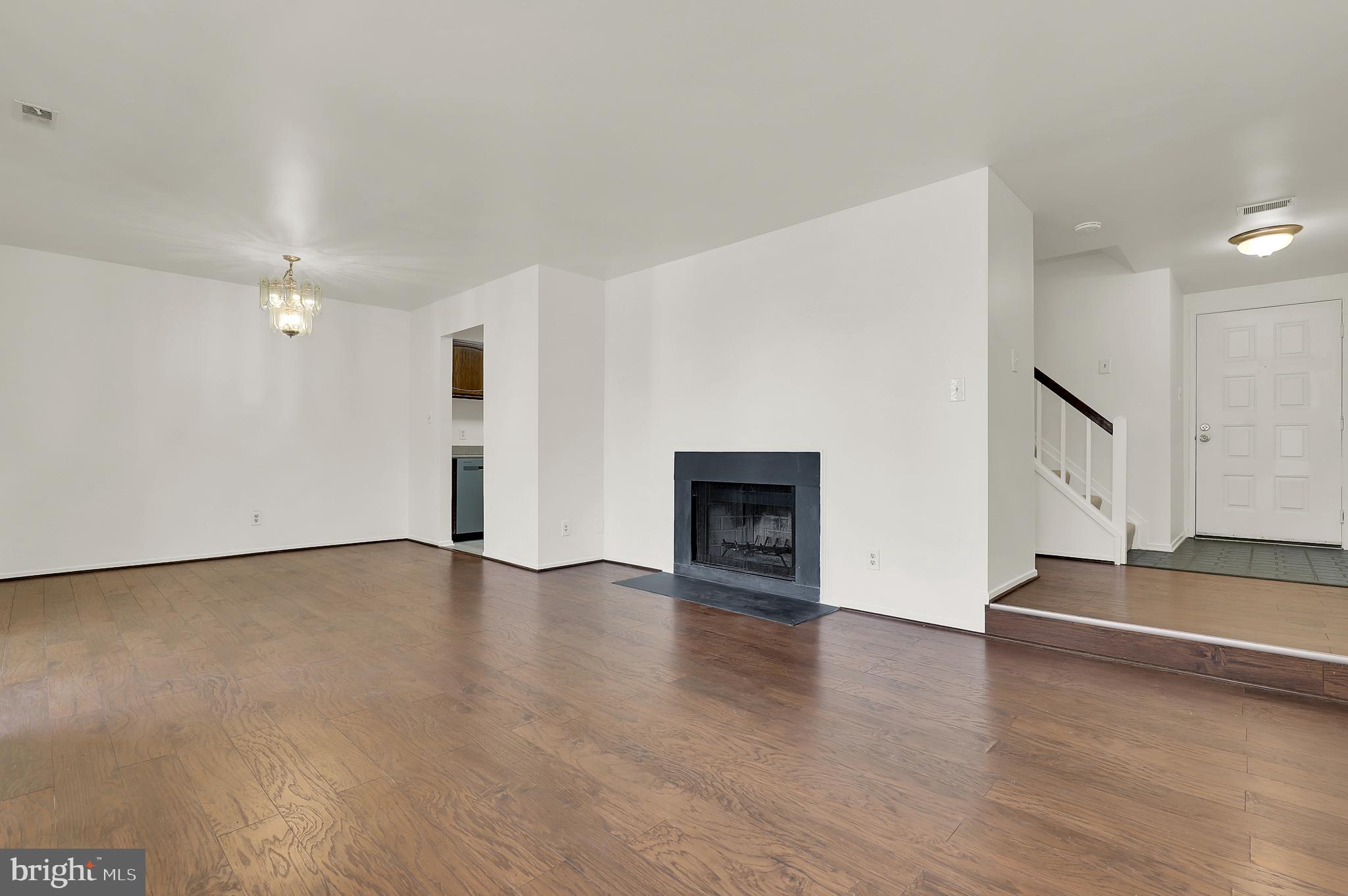 FARMINGDALE - Residential