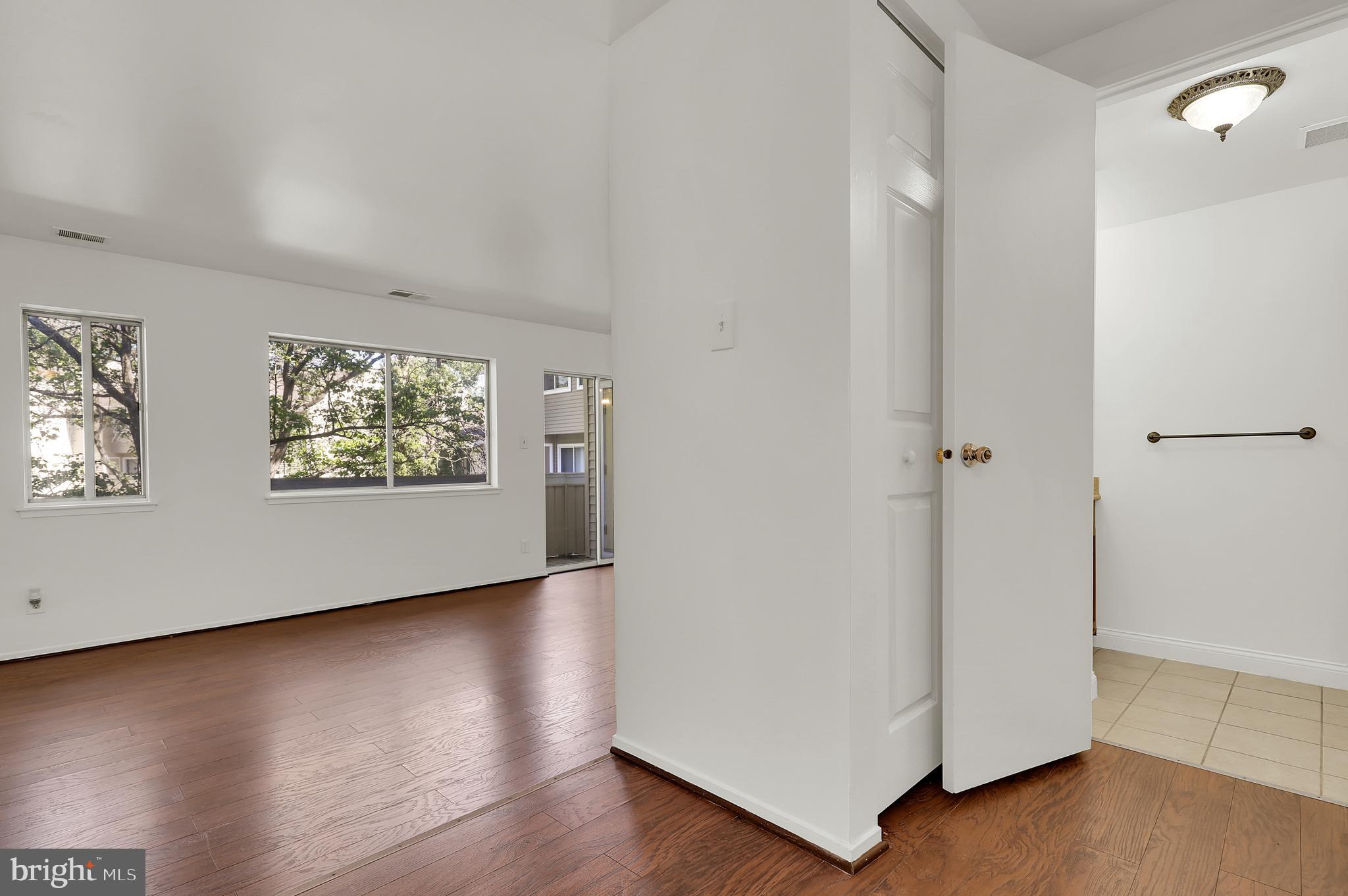 FARMINGDALE - Residential