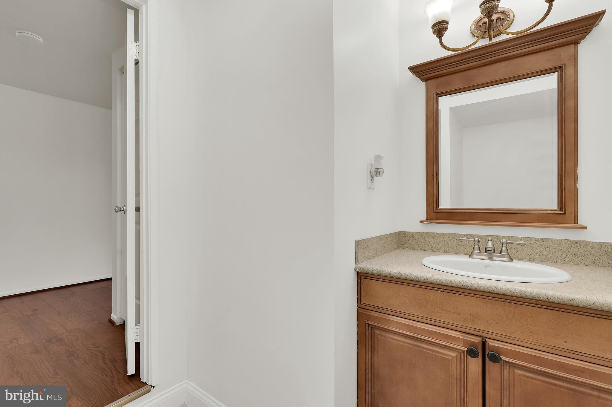 FARMINGDALE - Residential