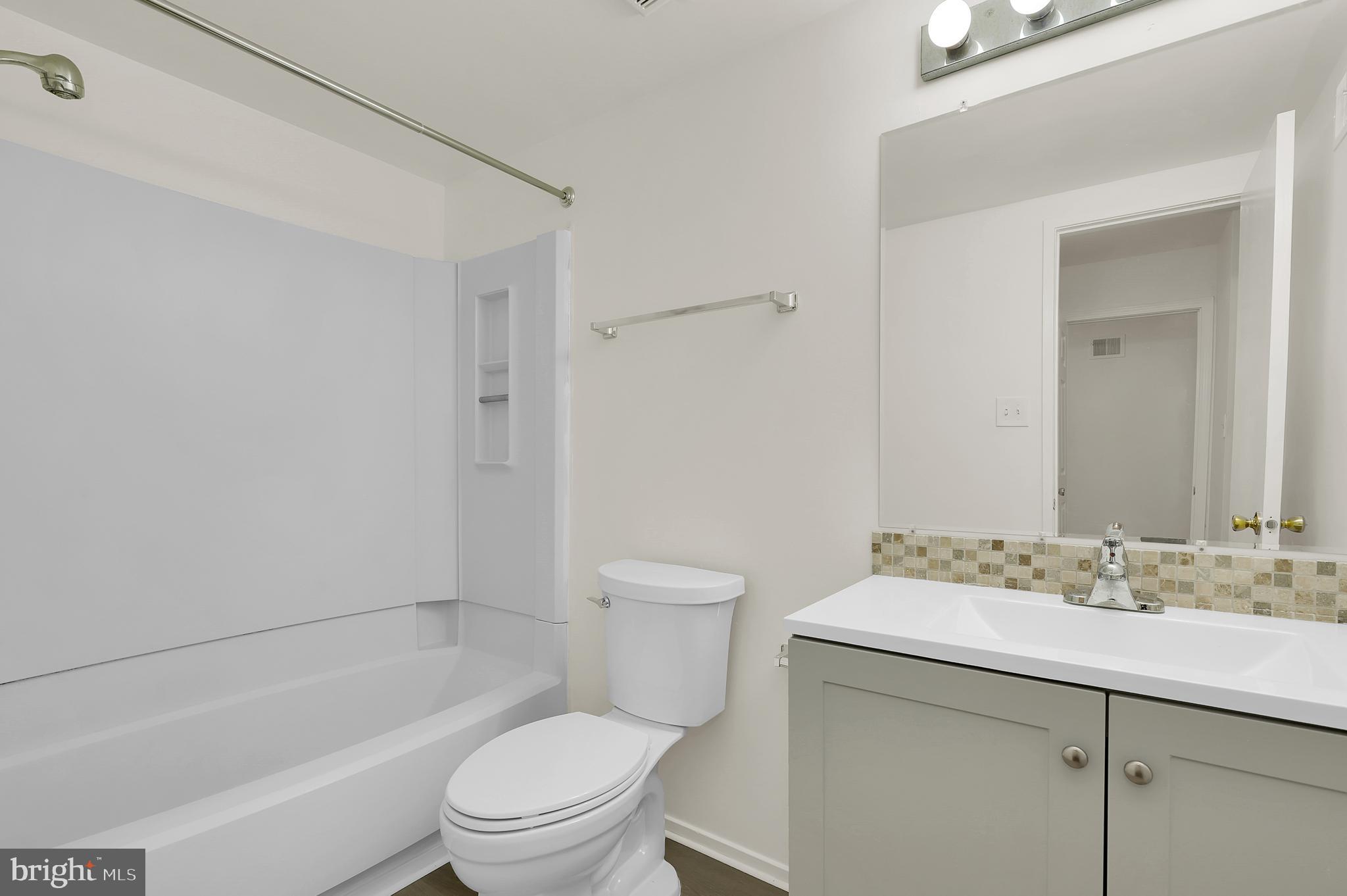 FARMINGDALE - Residential