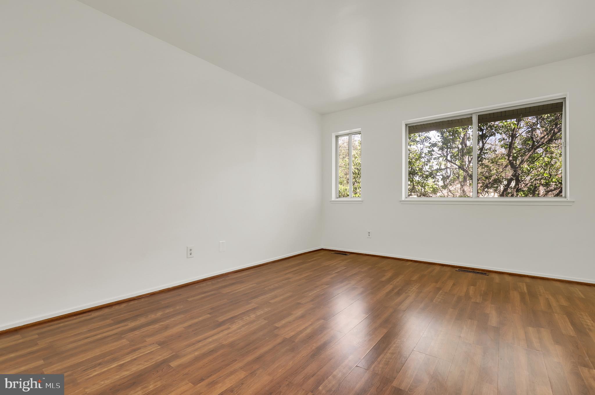 FARMINGDALE - Residential