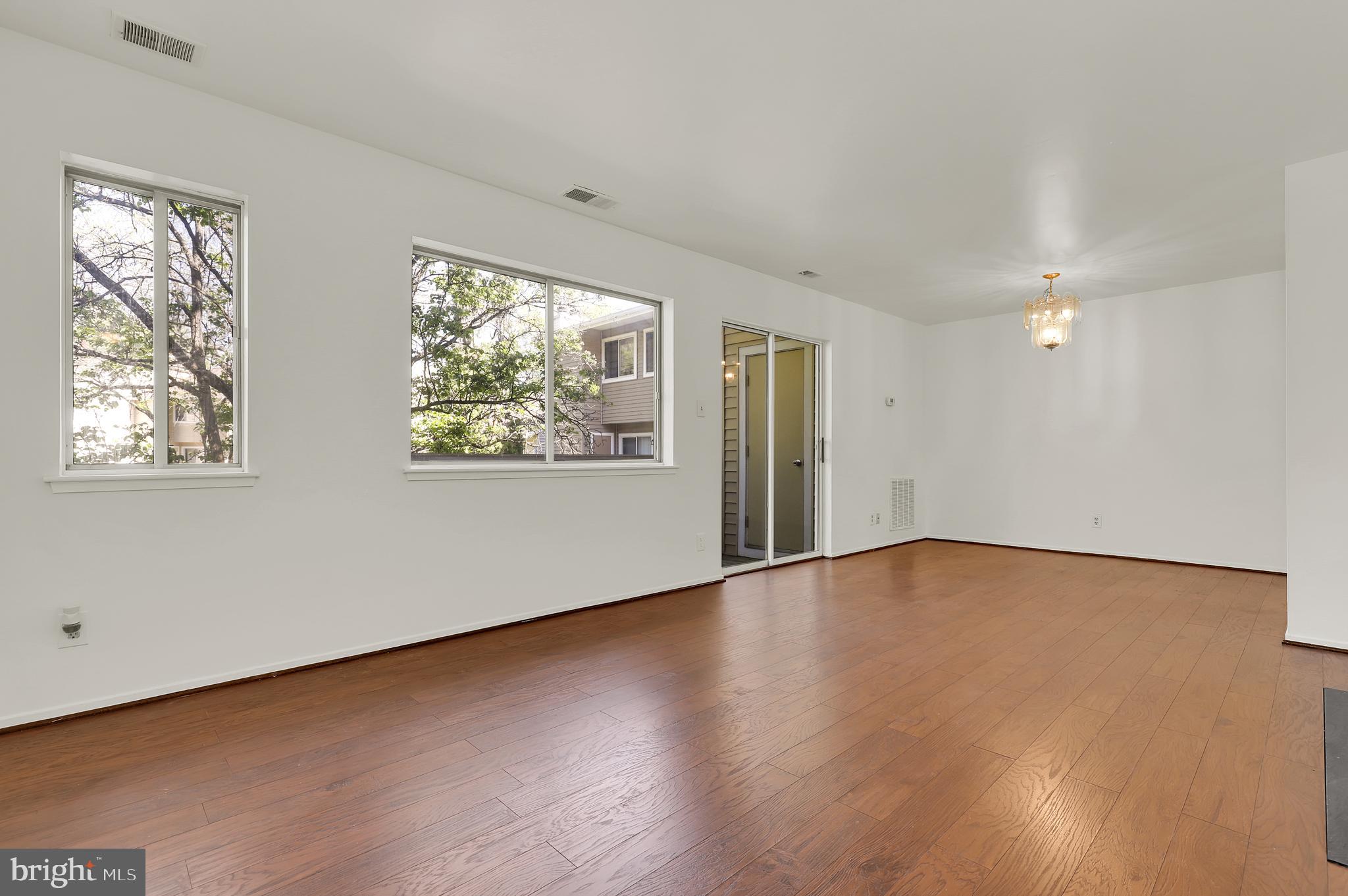 FARMINGDALE - Residential