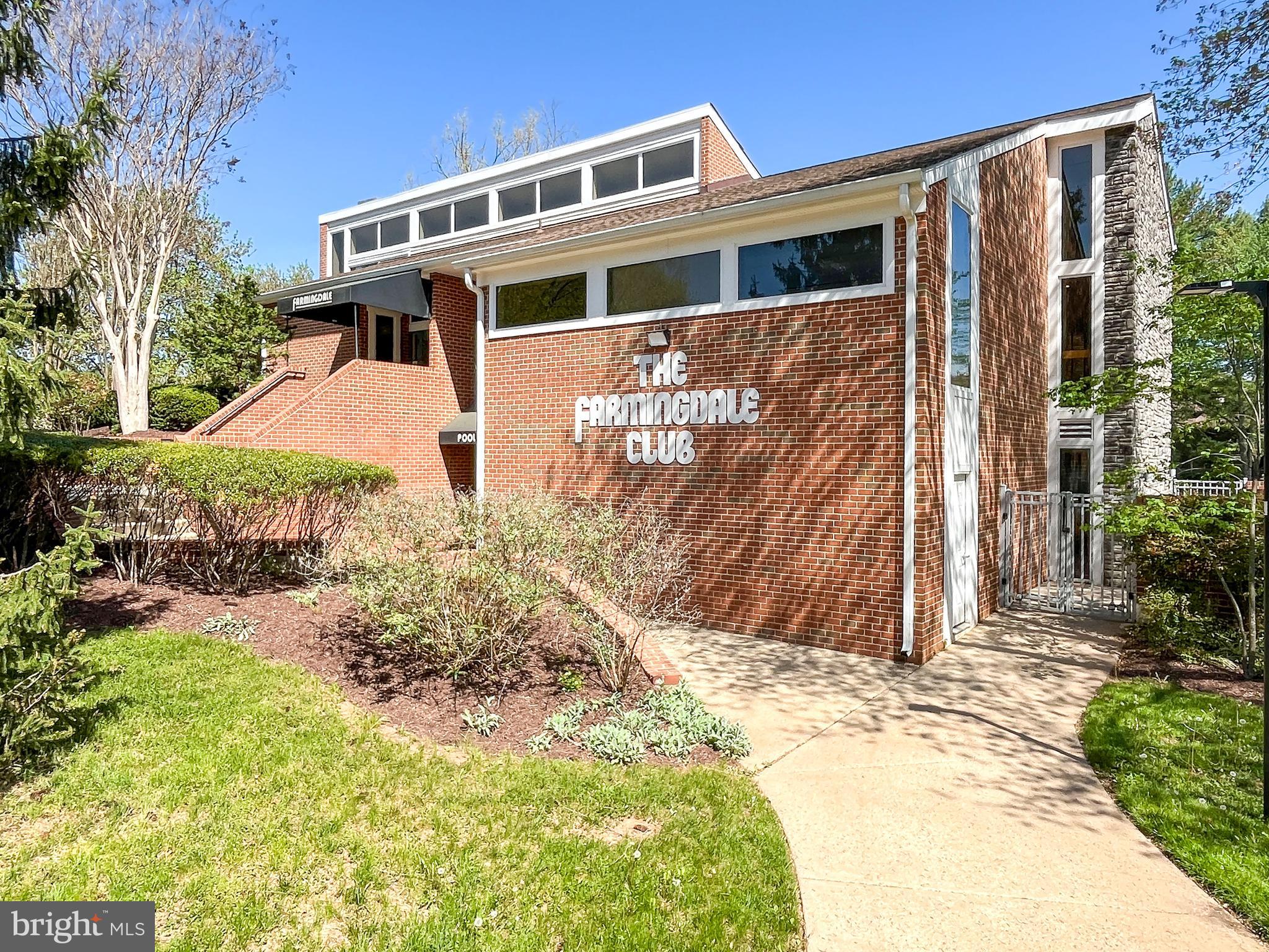 FARMINGDALE - Residential