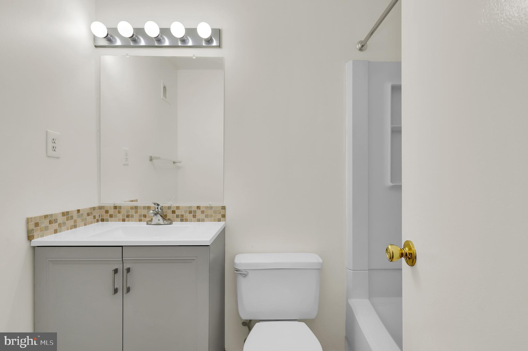 FARMINGDALE - Residential