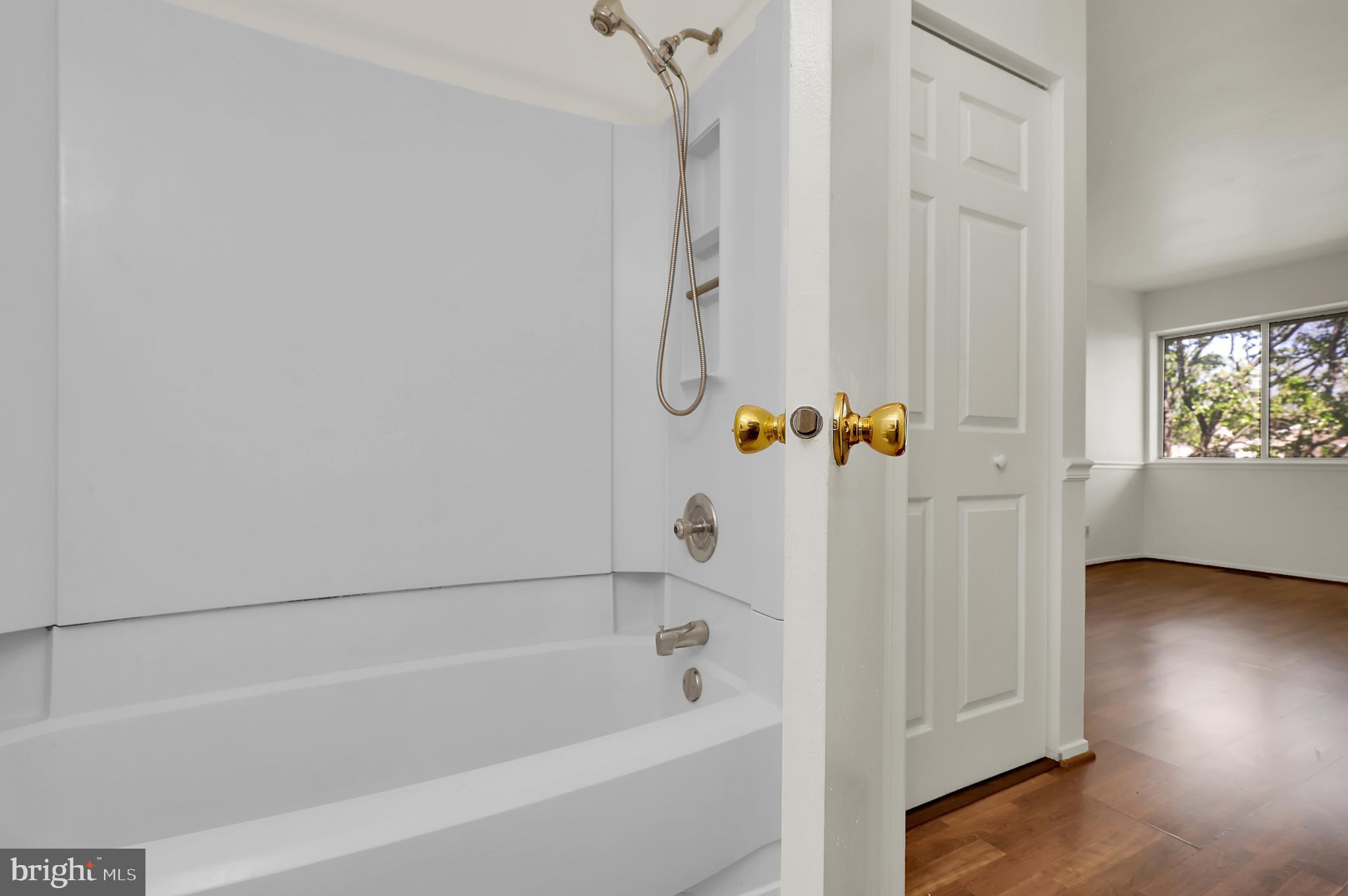 FARMINGDALE - Residential