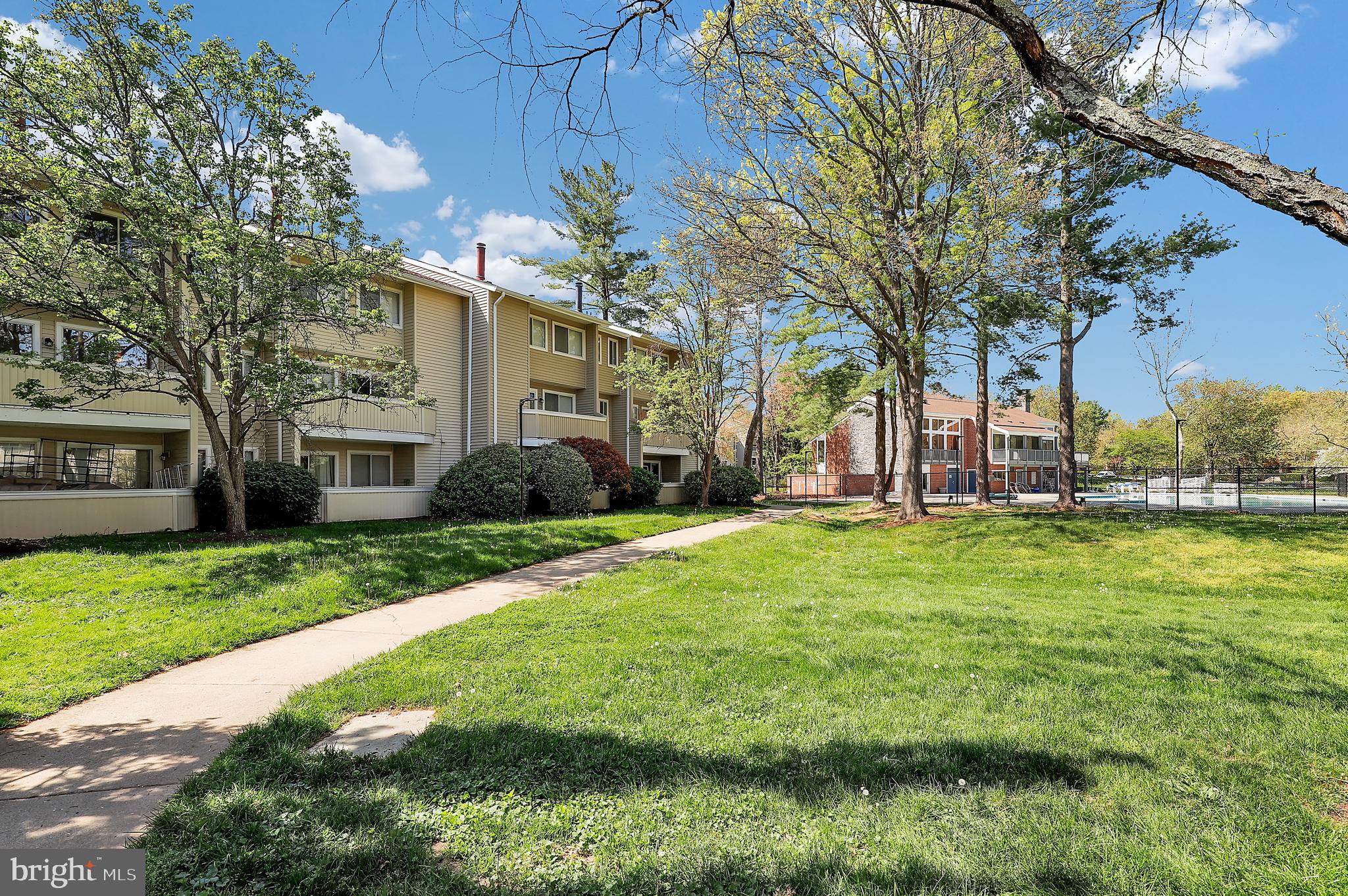 FARMINGDALE - Residential