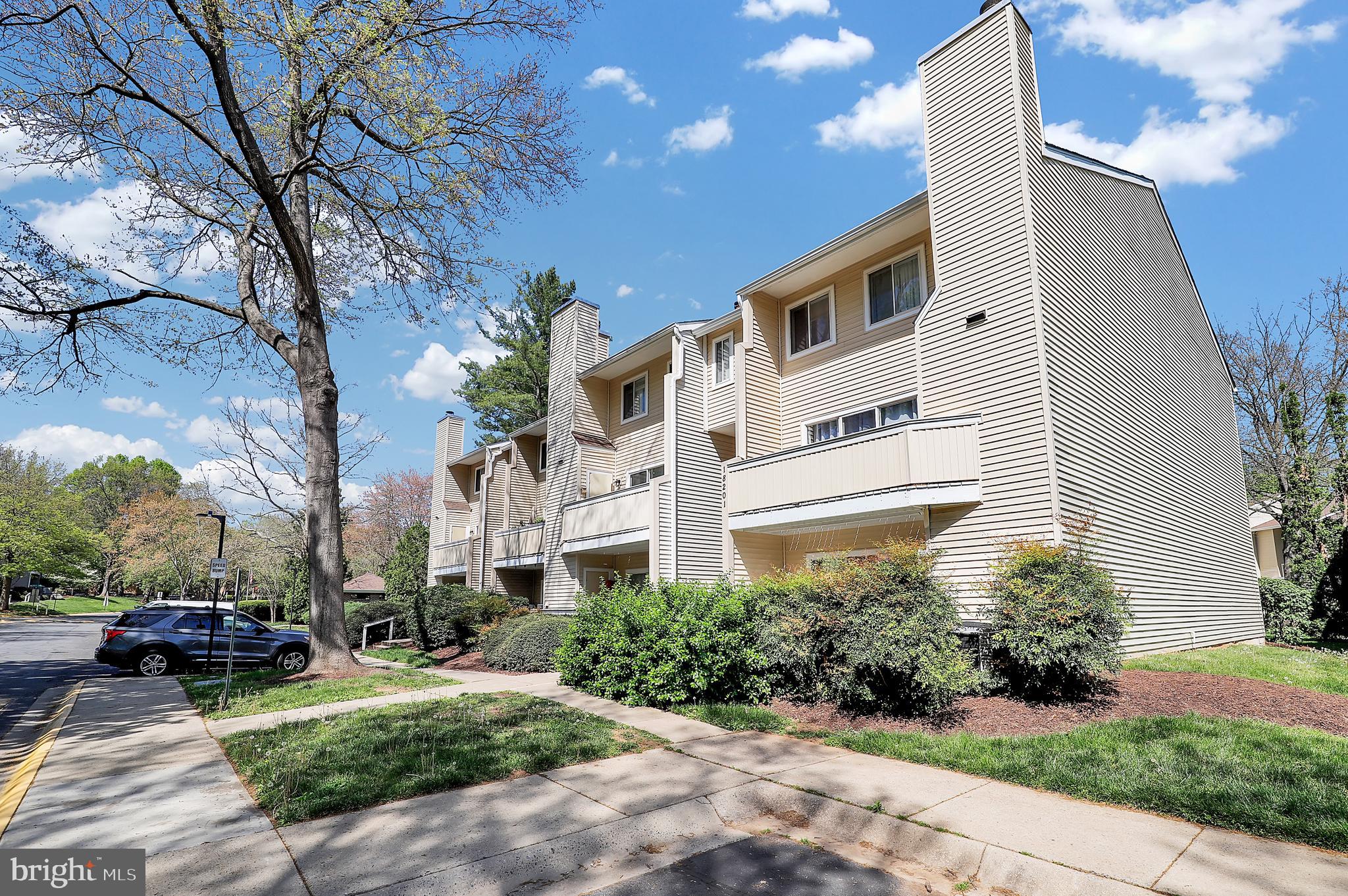 FARMINGDALE - Residential