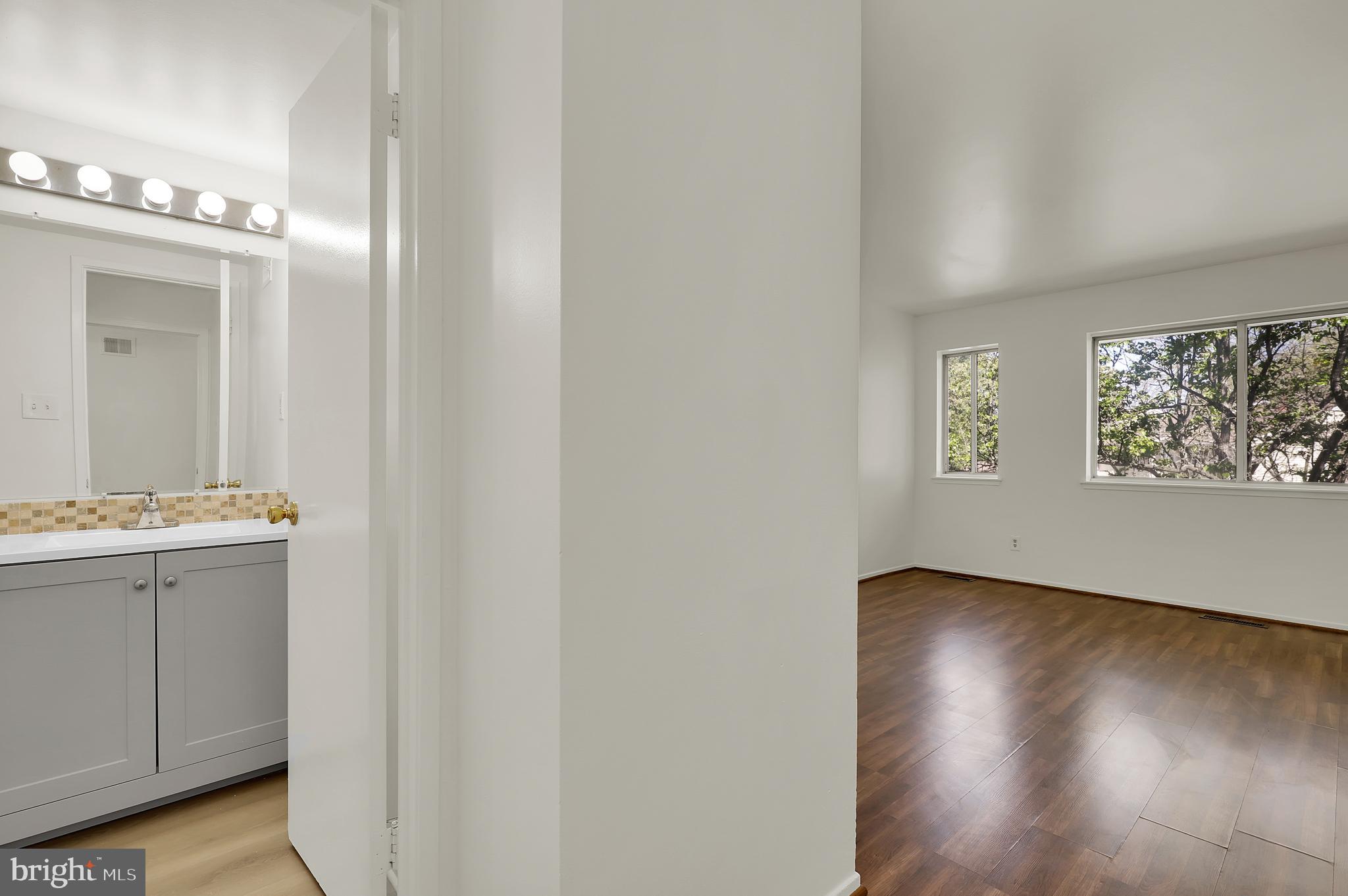 FARMINGDALE - Residential