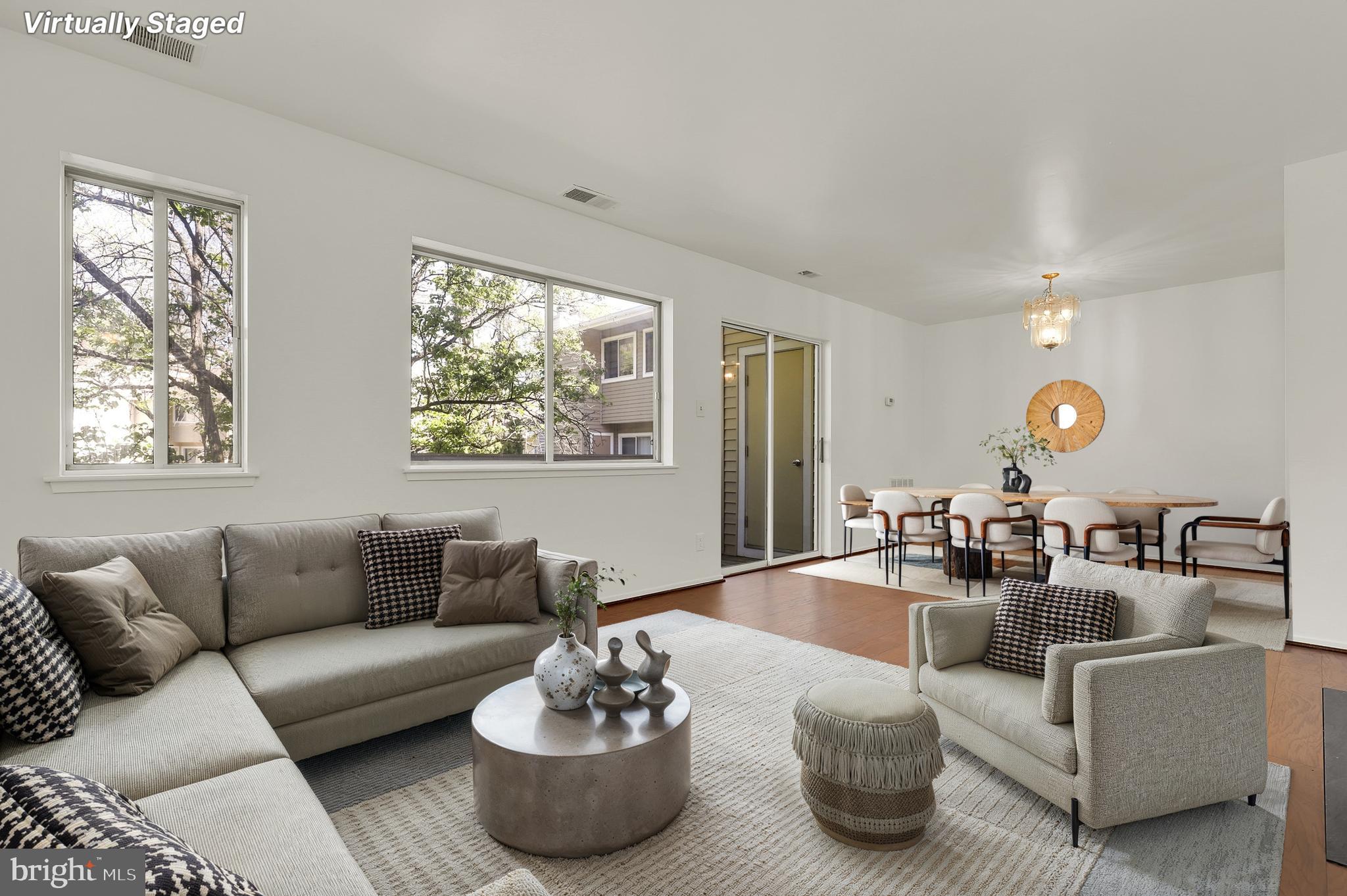 FARMINGDALE - Residential