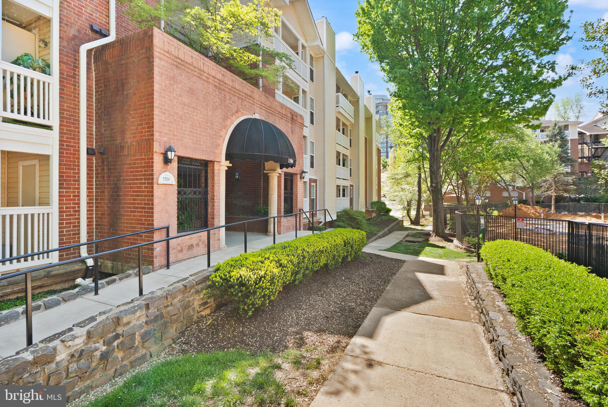 FOUNTAINS AT MCLEAN - Residential