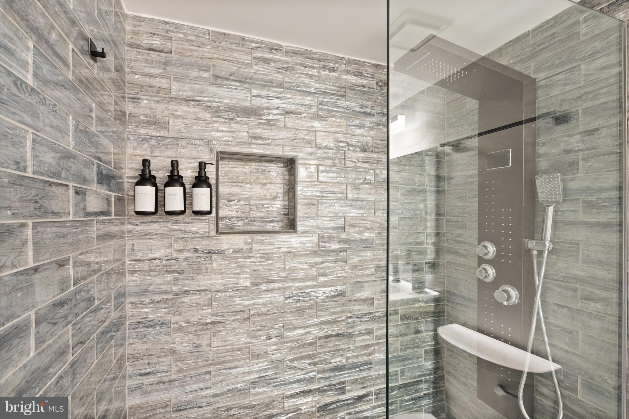 FOUNTAINS AT MCLEAN - Residential