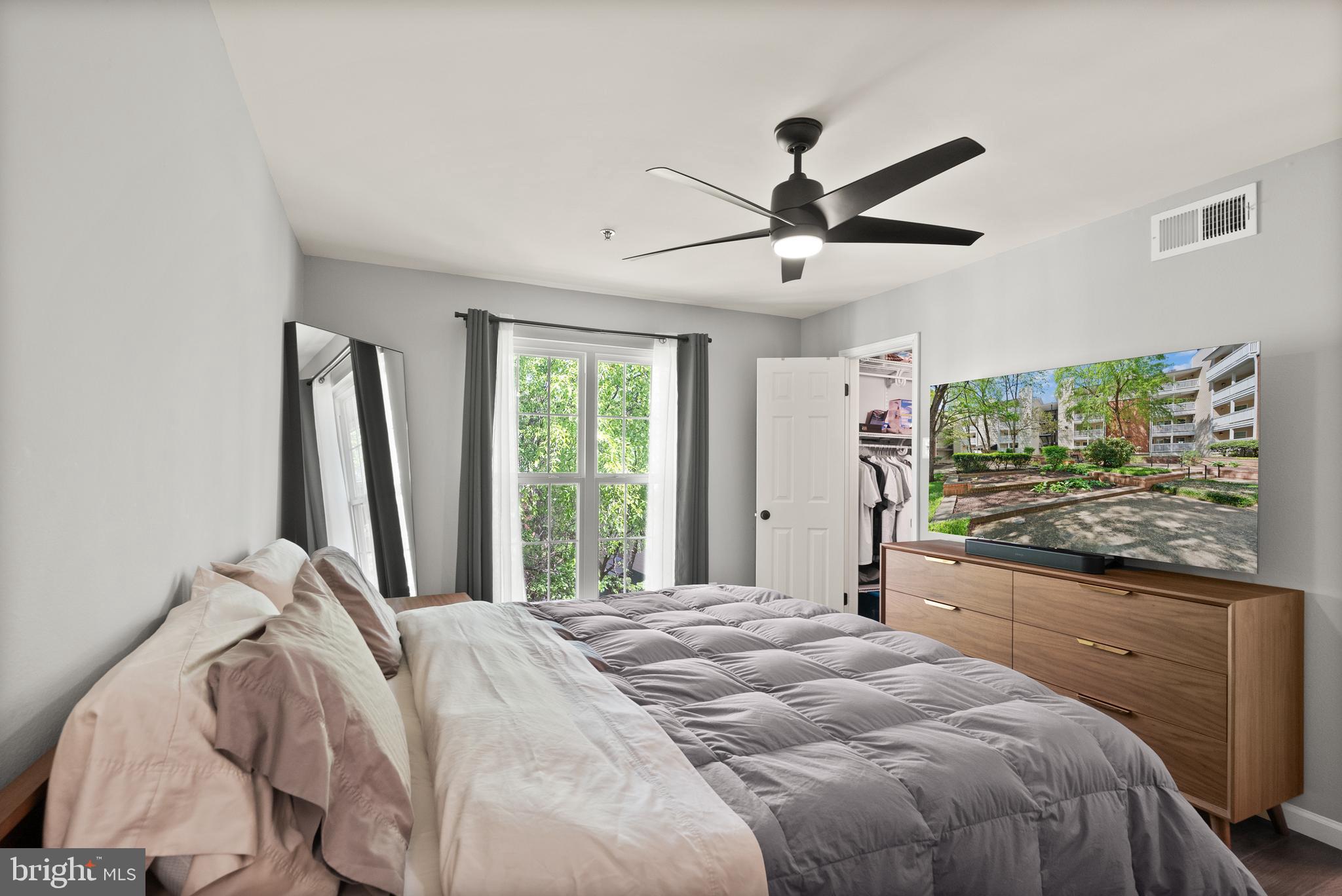 FOUNTAINS AT MCLEAN - Residential