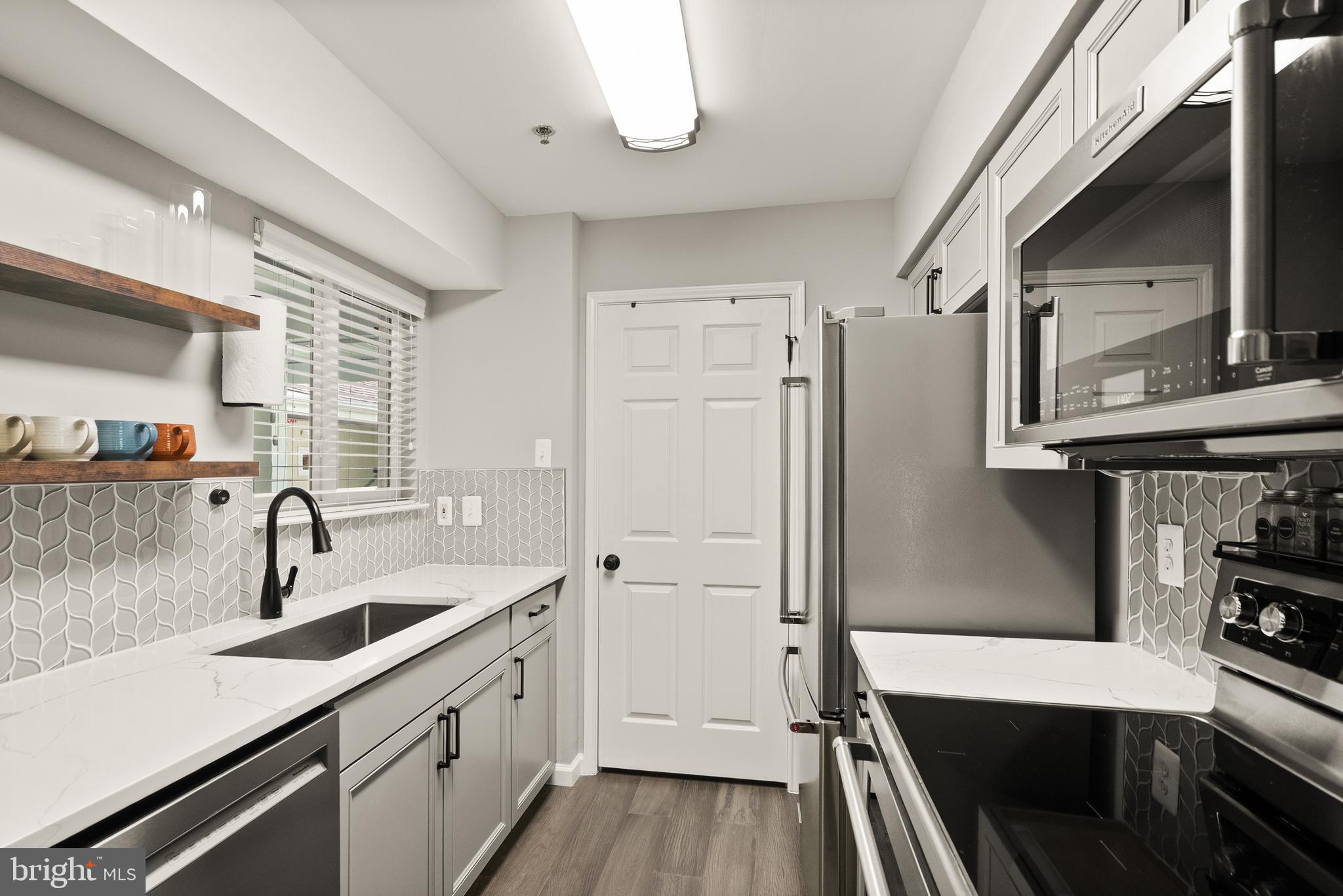 FOUNTAINS AT MCLEAN - Residential