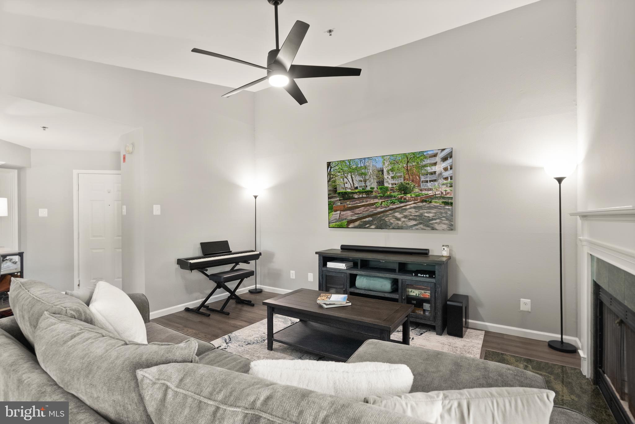 FOUNTAINS AT MCLEAN - Residential