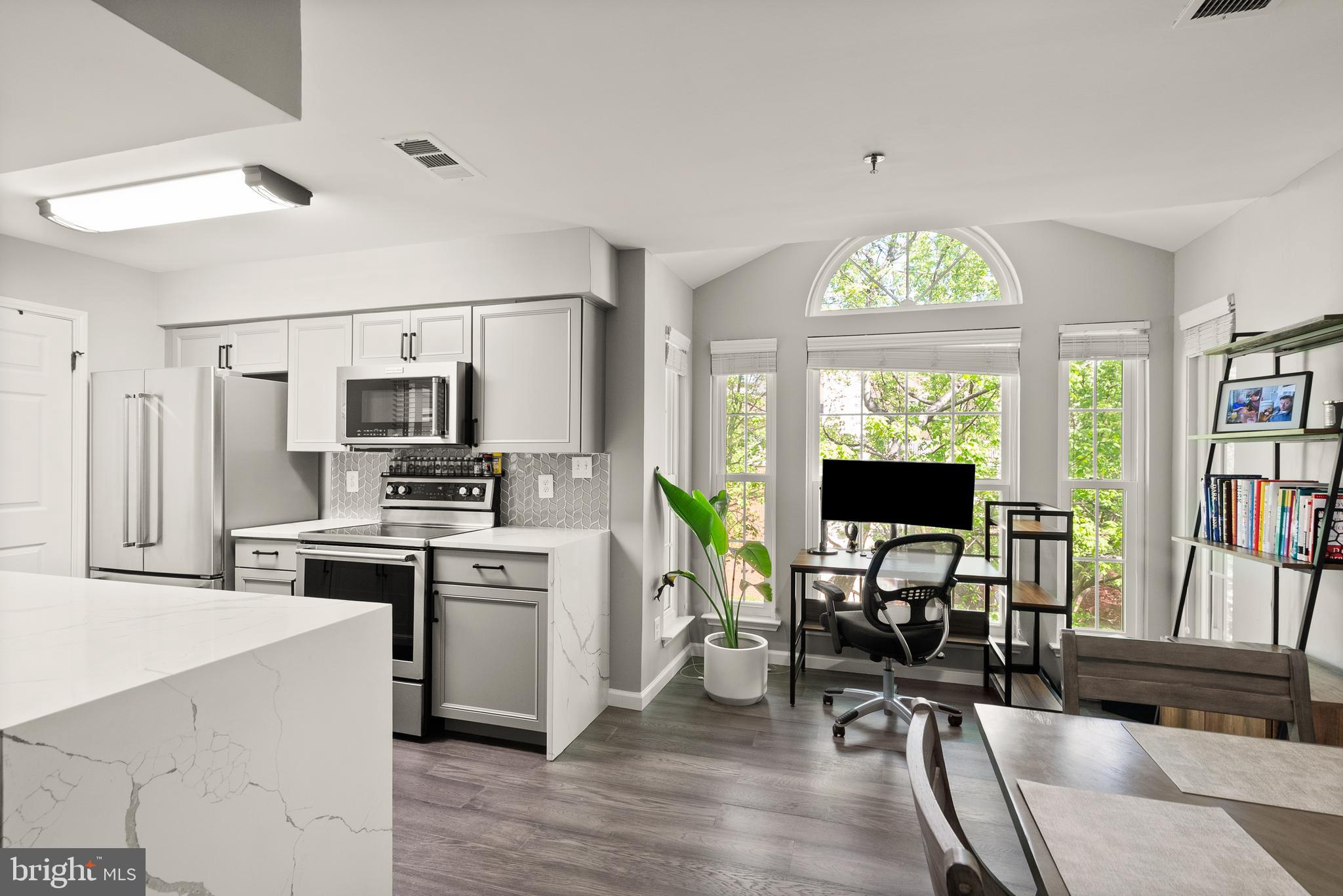 FOUNTAINS AT MCLEAN - Residential