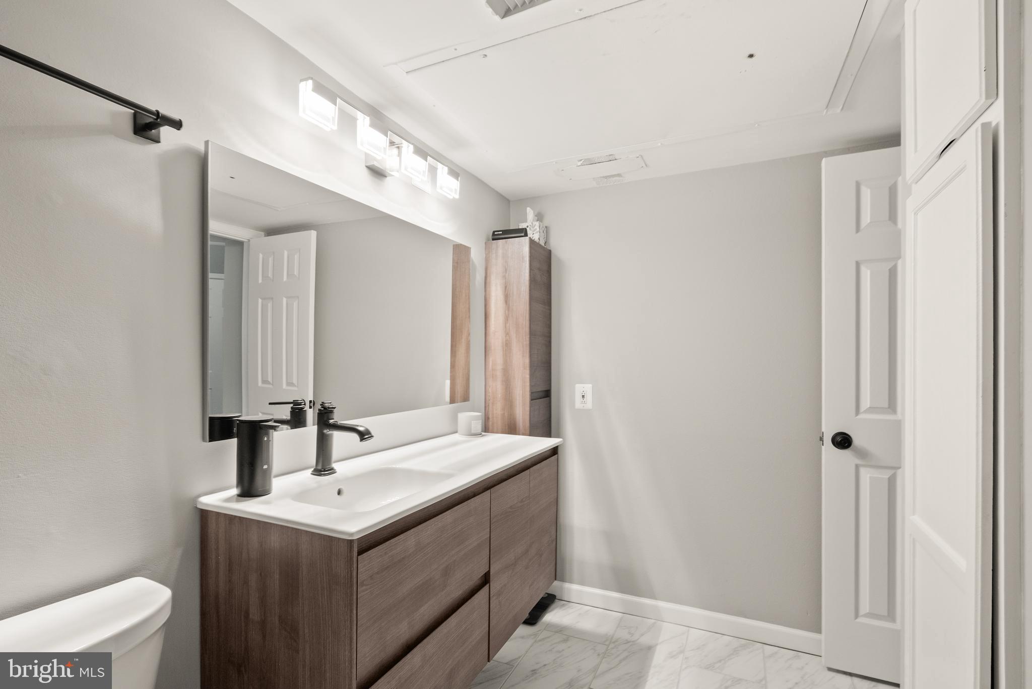 FOUNTAINS AT MCLEAN - Residential