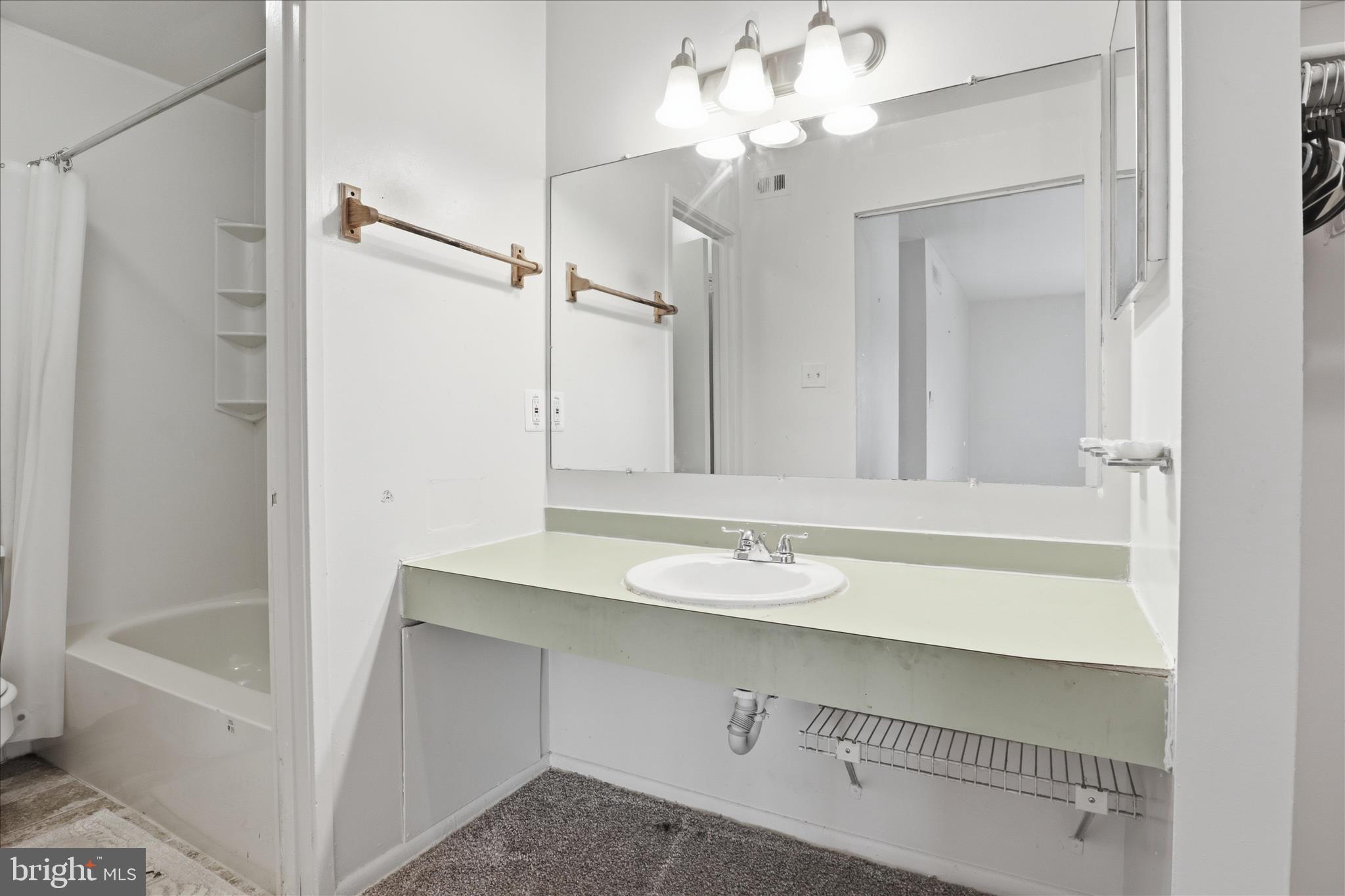 PINES CONDOMINIUM - Residential