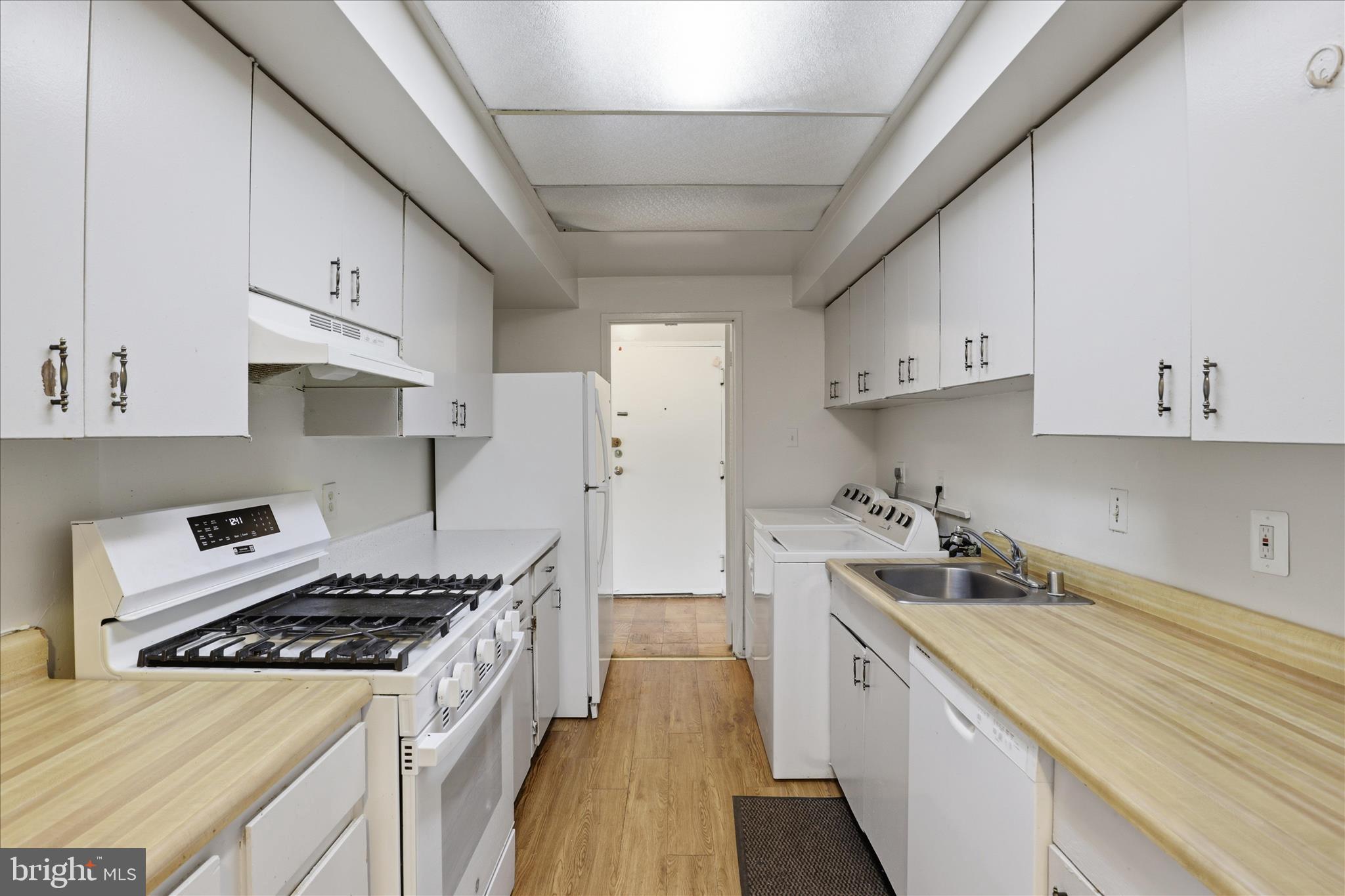PINES CONDOMINIUM - Residential