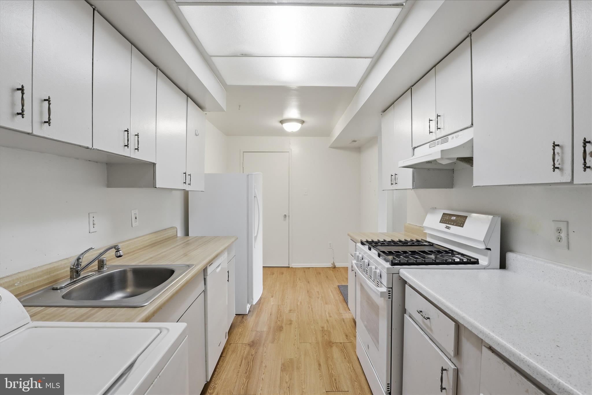 PINES CONDOMINIUM - Residential