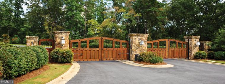 BIG BOULDER LAKE - Residential