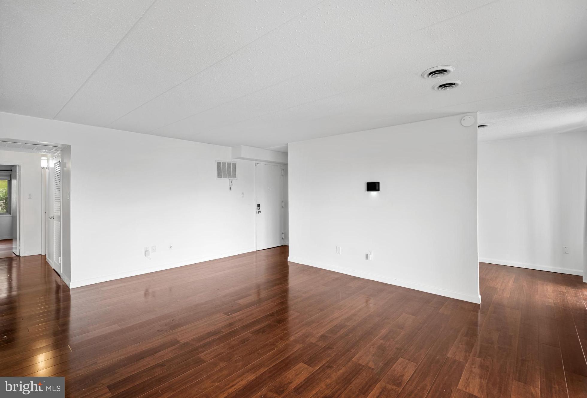 HUNTINGTON CLUB - Residential Lease