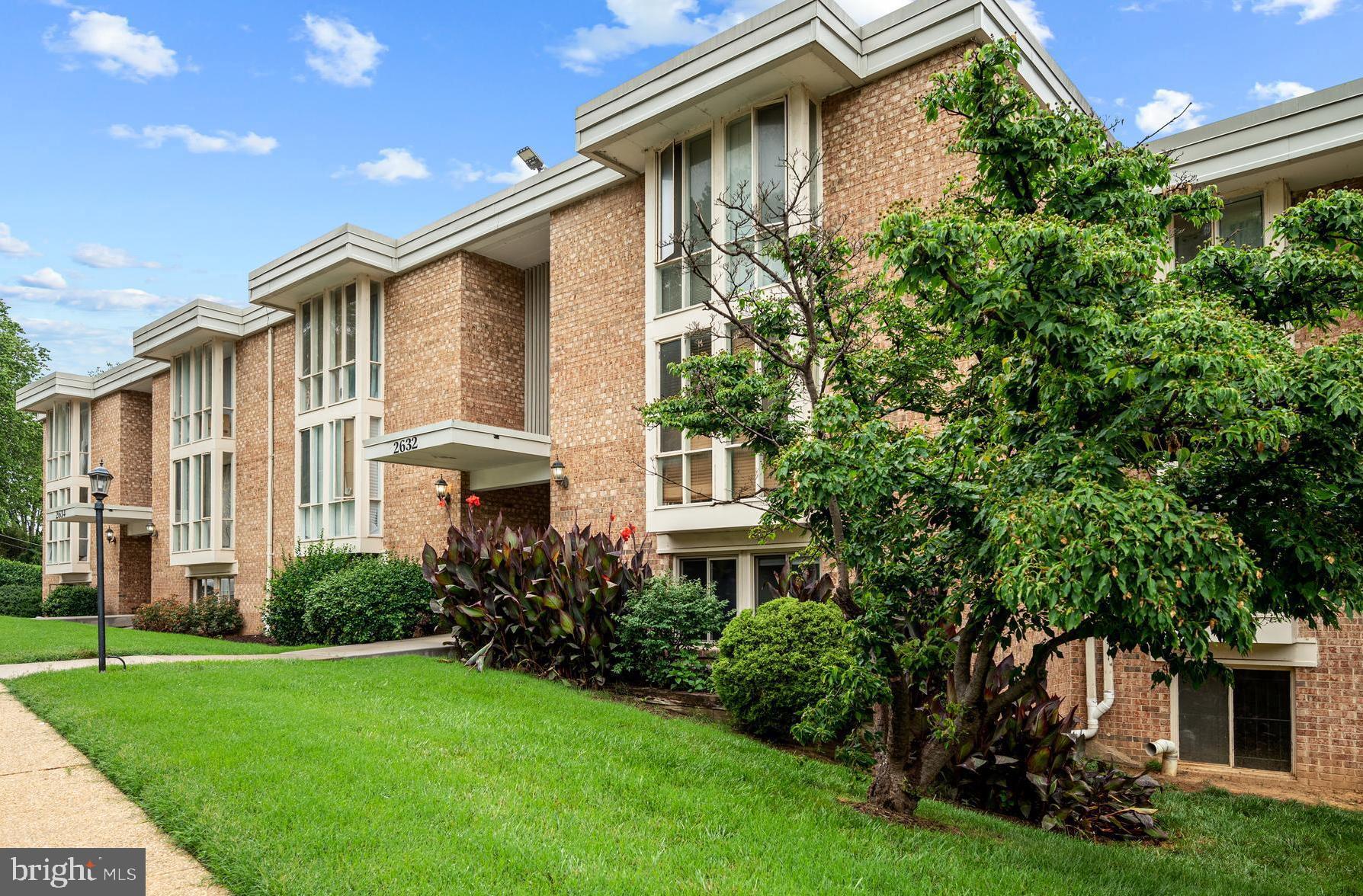 HUNTINGTON CLUB - Residential Lease