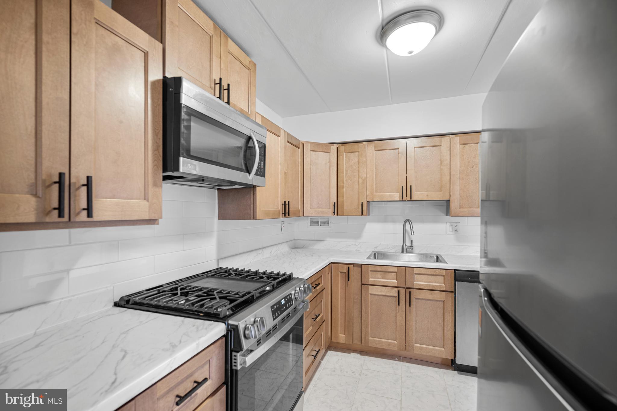 HUNTINGTON CLUB - Residential Lease