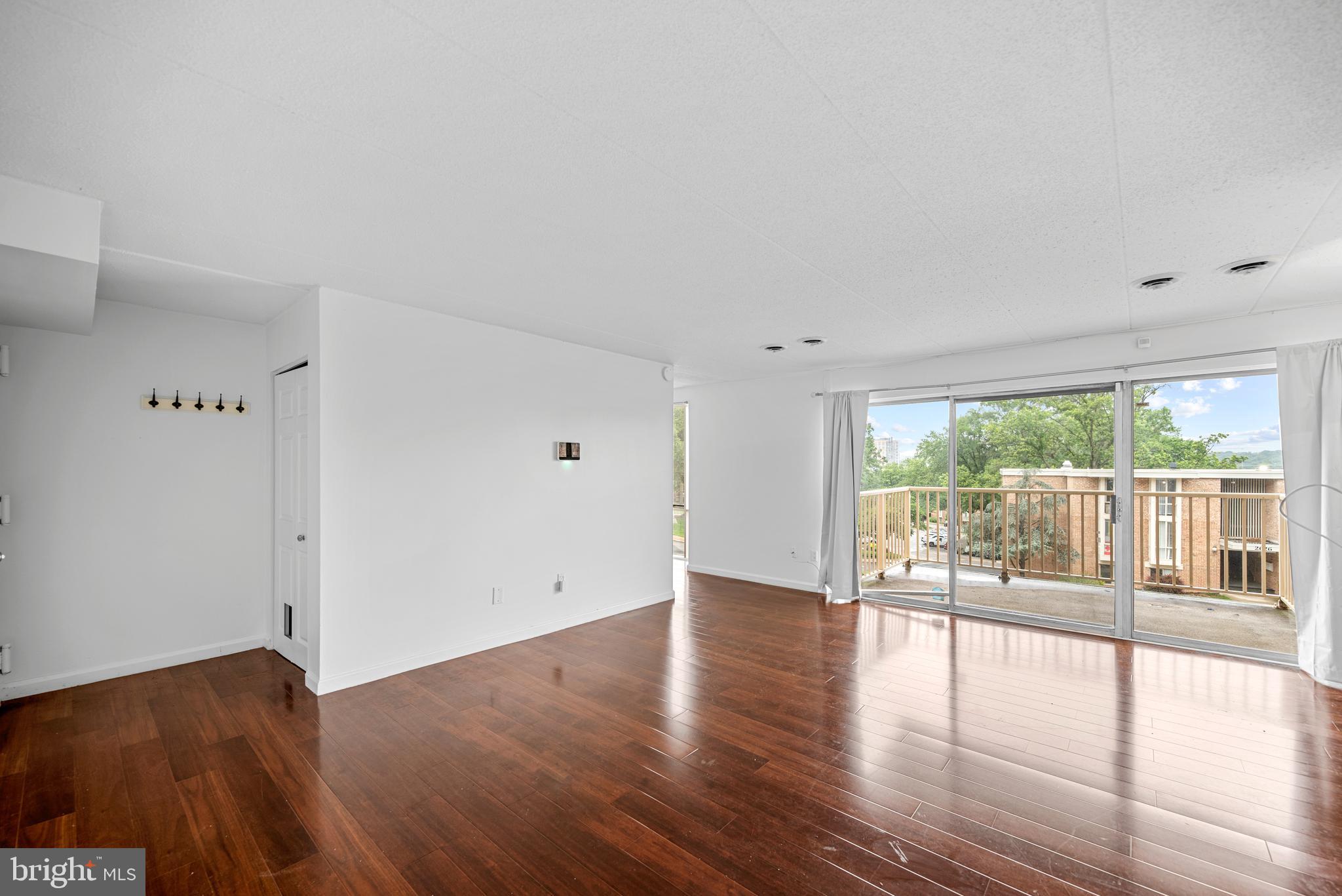 HUNTINGTON CLUB - Residential Lease