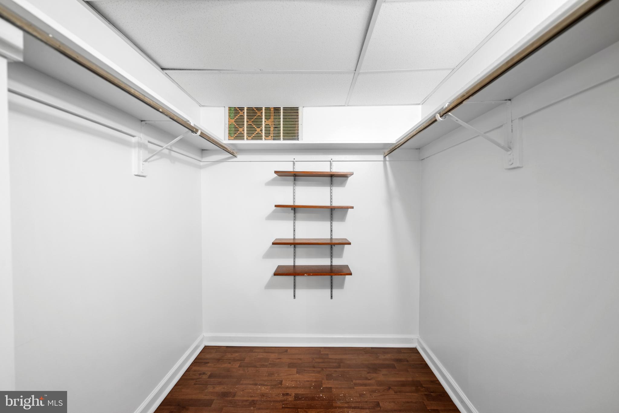 HUNTINGTON CLUB - Residential Lease