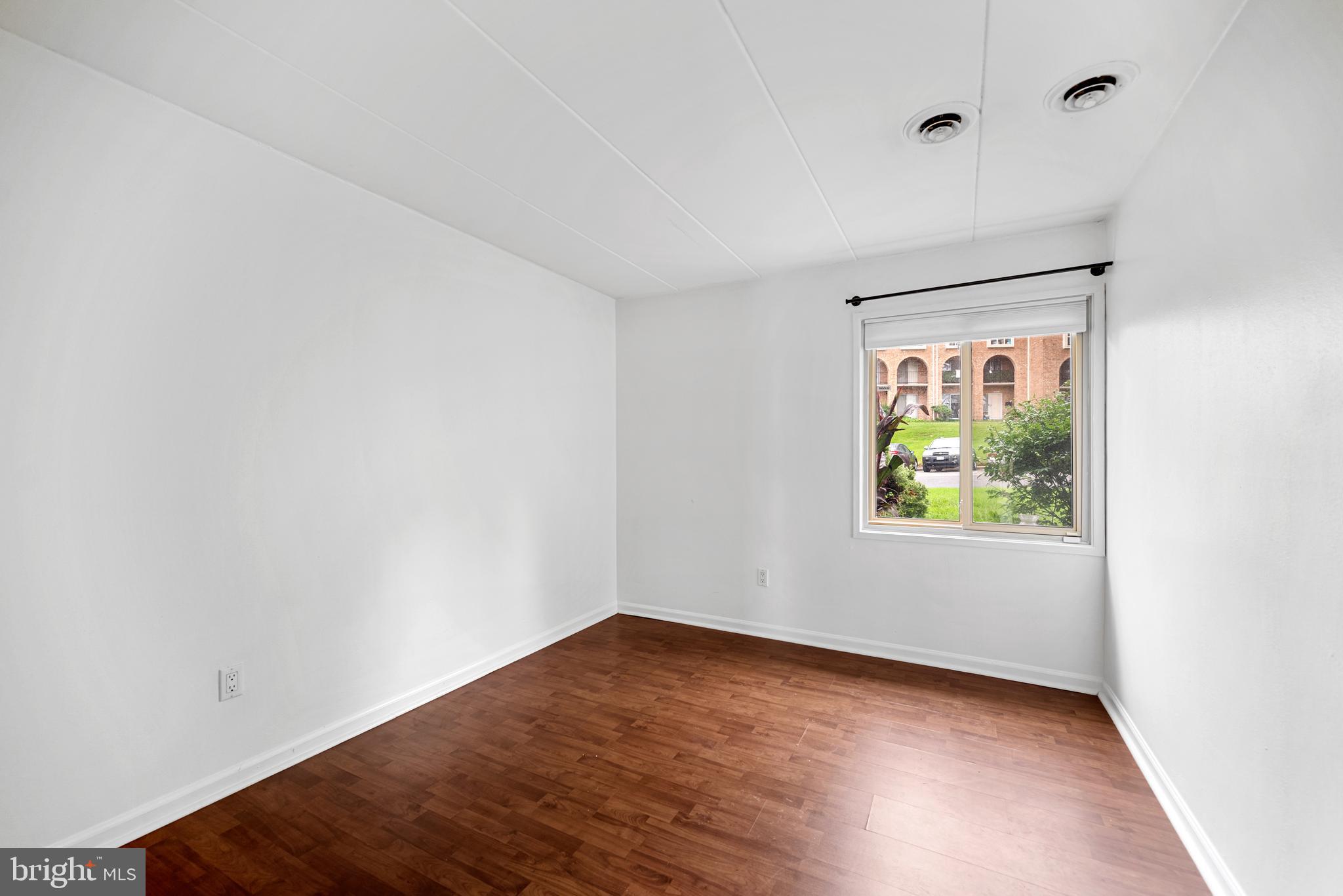 HUNTINGTON CLUB - Residential Lease