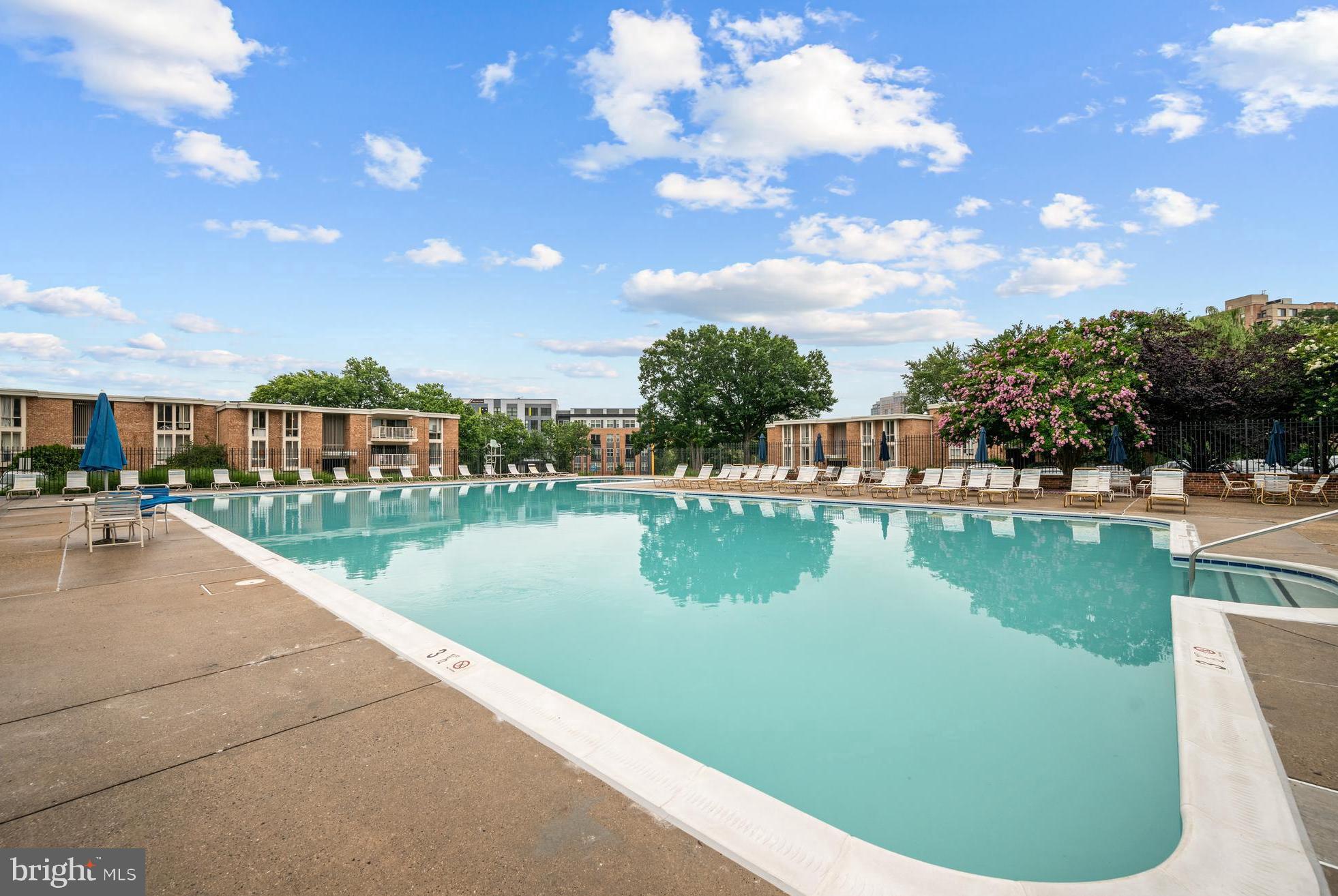 HUNTINGTON CLUB - Residential Lease